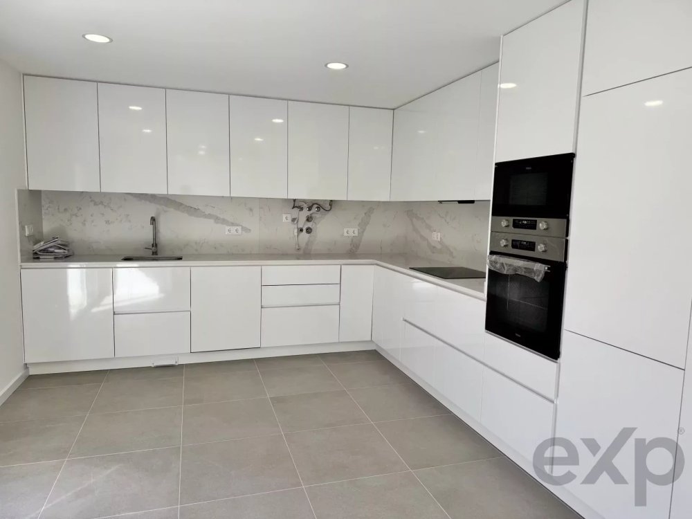 Apartamento moderno com 3 quartos e 142m² em Seixal