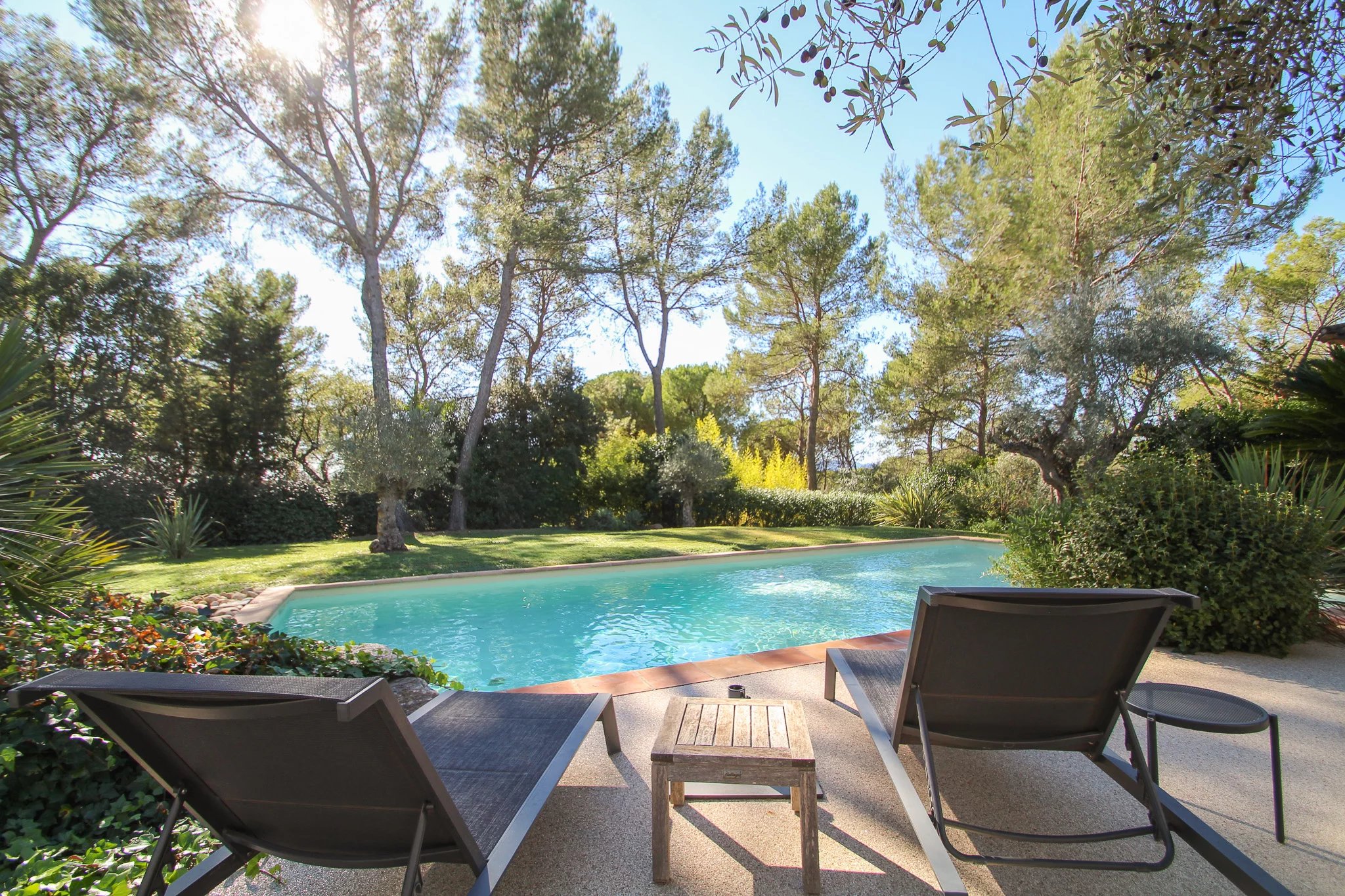 Villa d'Exception et Élégance au pied de l'Estérel