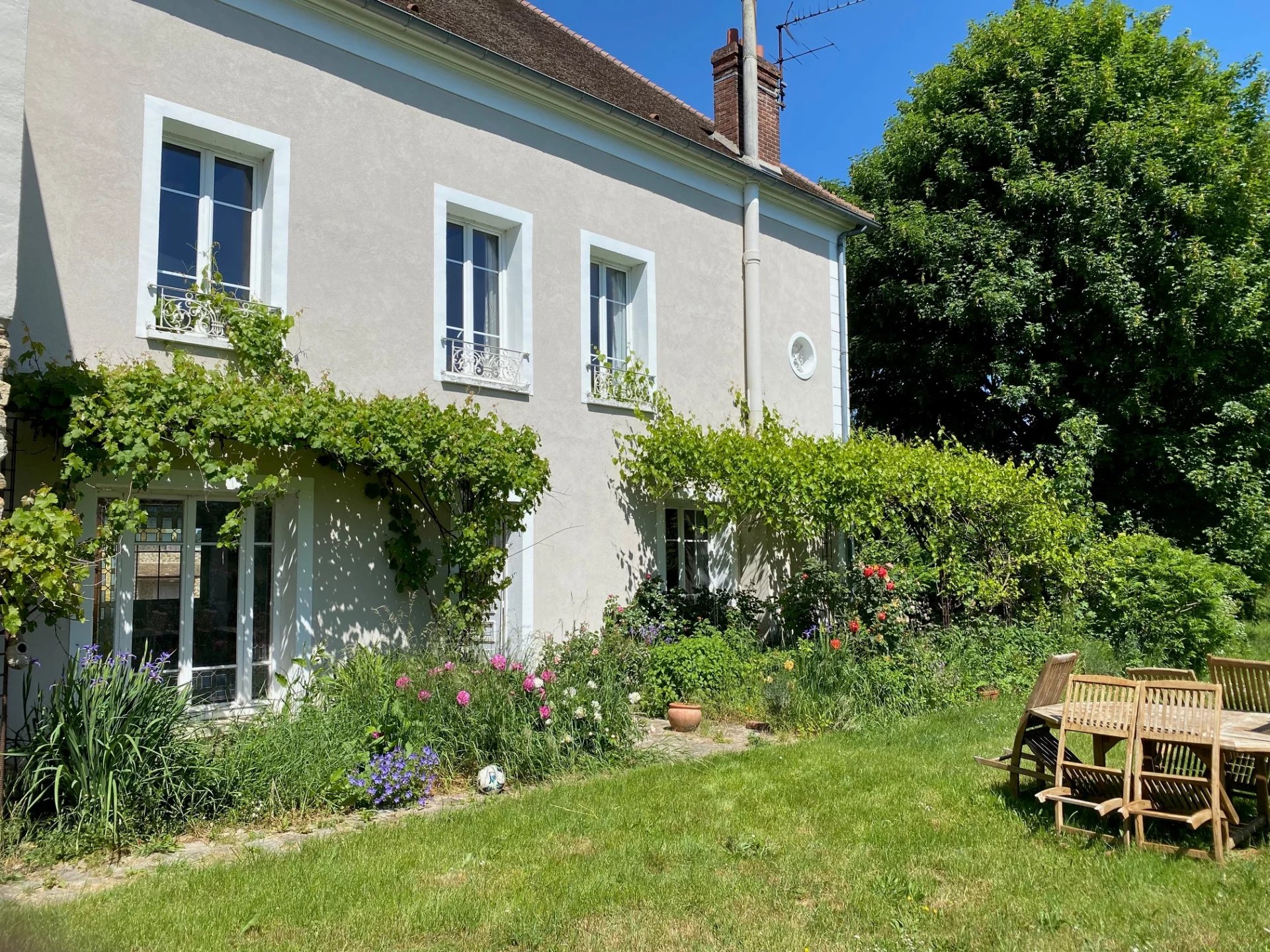 Agence immobilière de PARIS - LONDON - PAROS