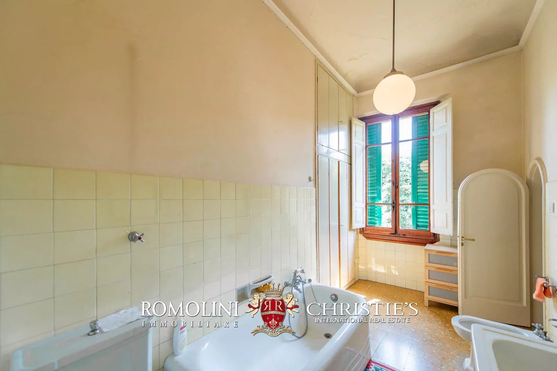 16 Bedroom Vineyard's Image 59