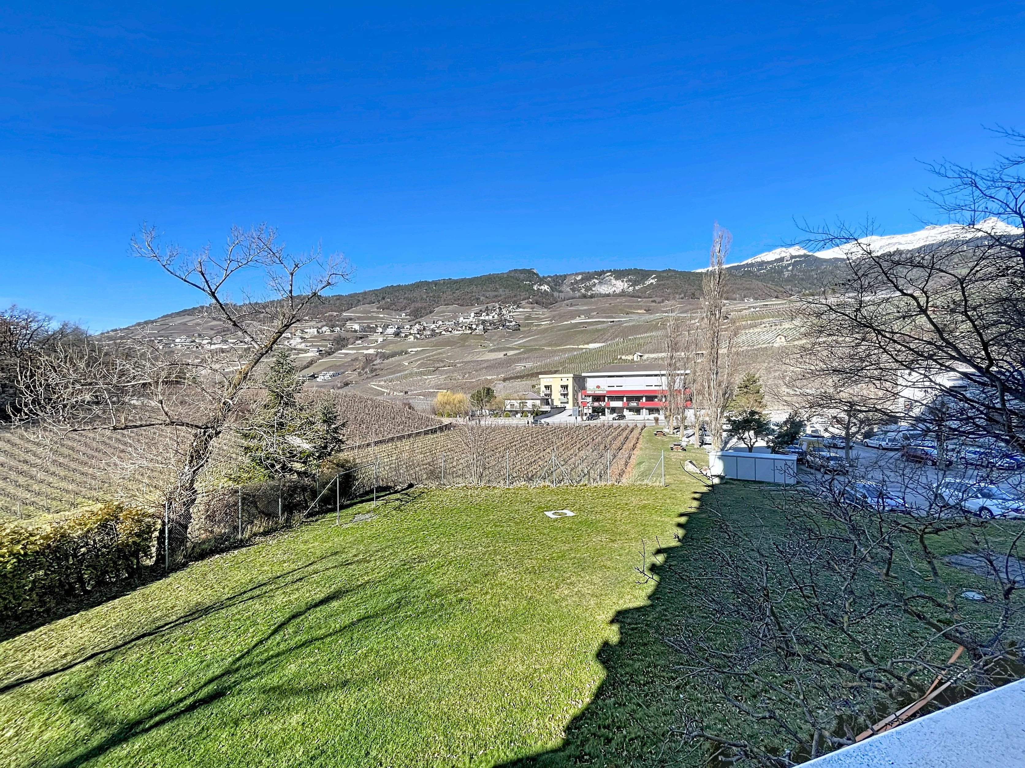 Lumineux 4.5 pièces avec balcon et vue dégagée à Sierre - Photo 2