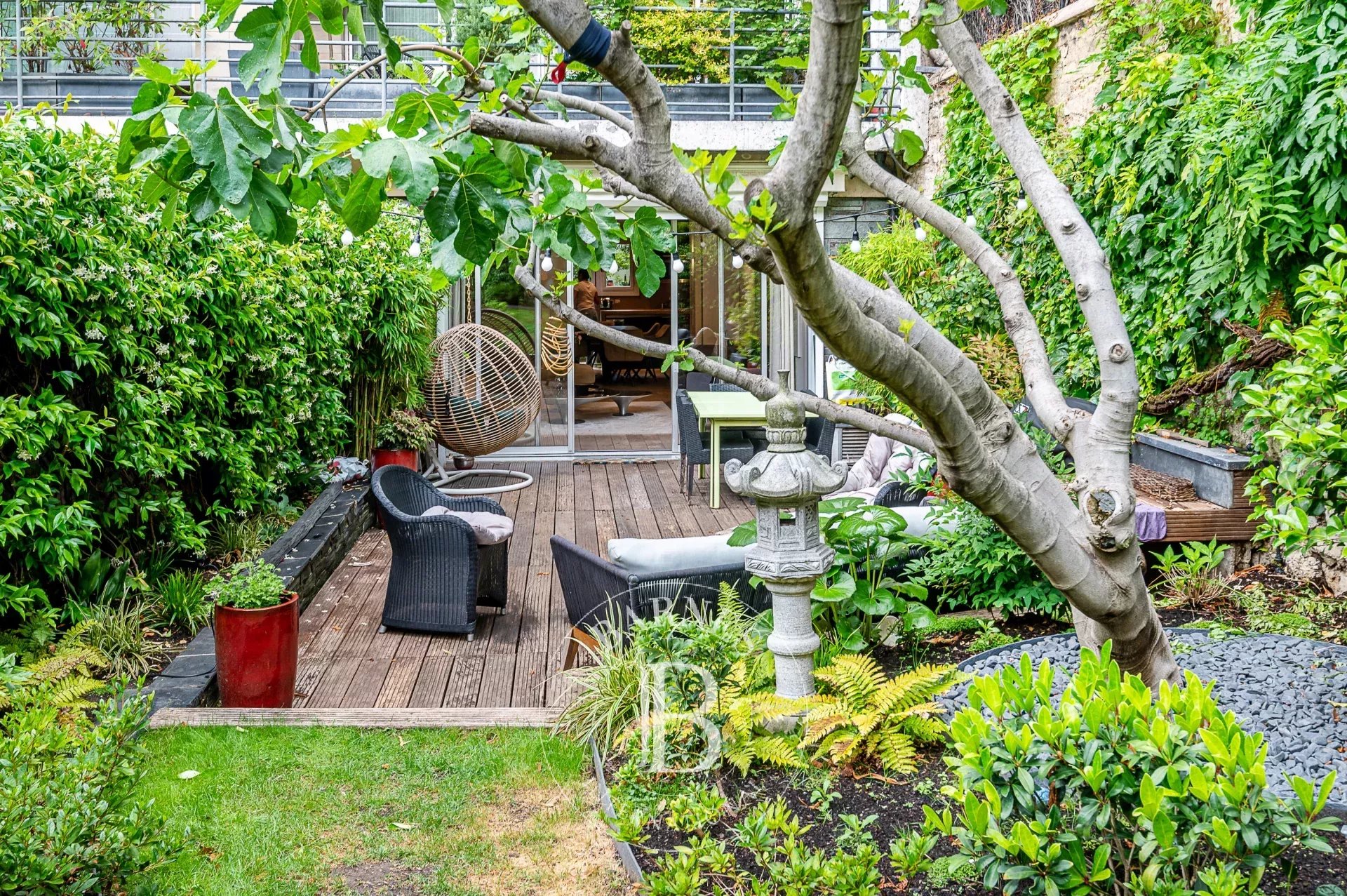 Très beau jardin arboré baigné de soleil - picture 10