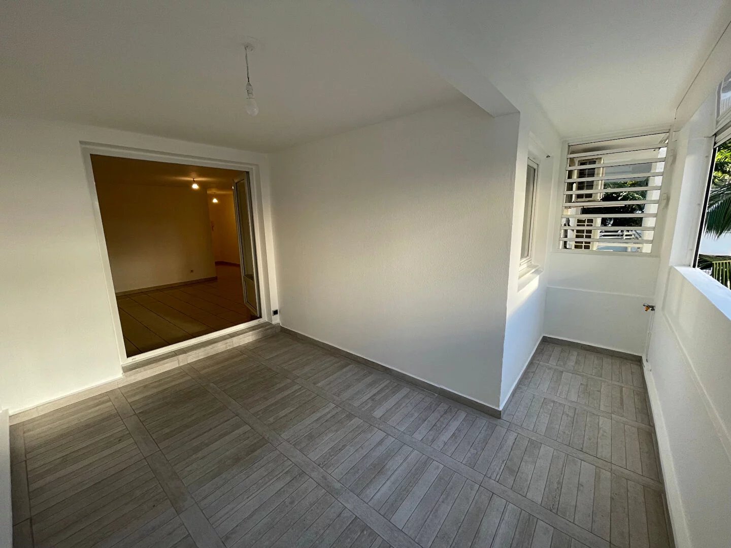 A LOUER - Sainte-Clotilde - Appartement T4 avec varangues et deux places de stationnement