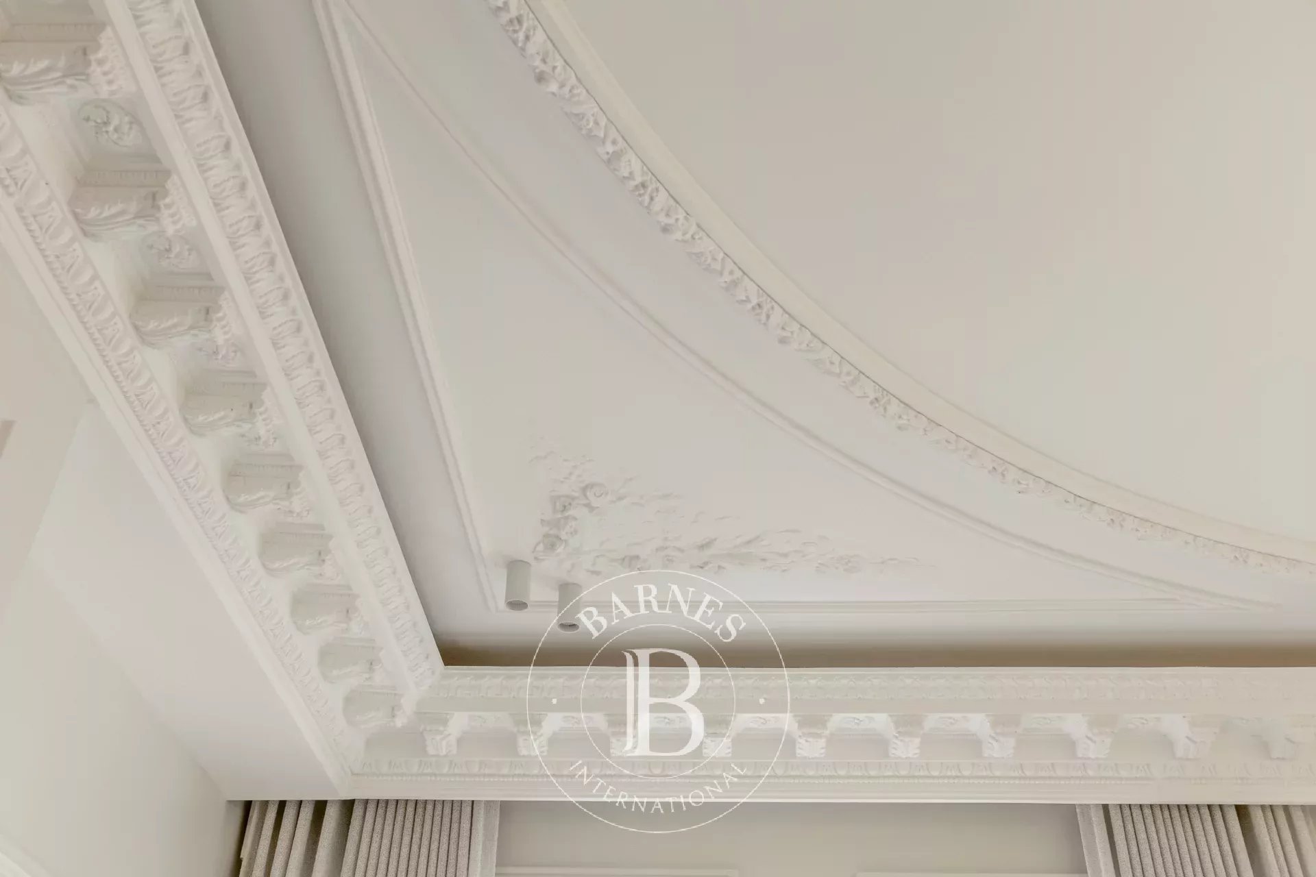 Daire Paris 8ème - picture 4