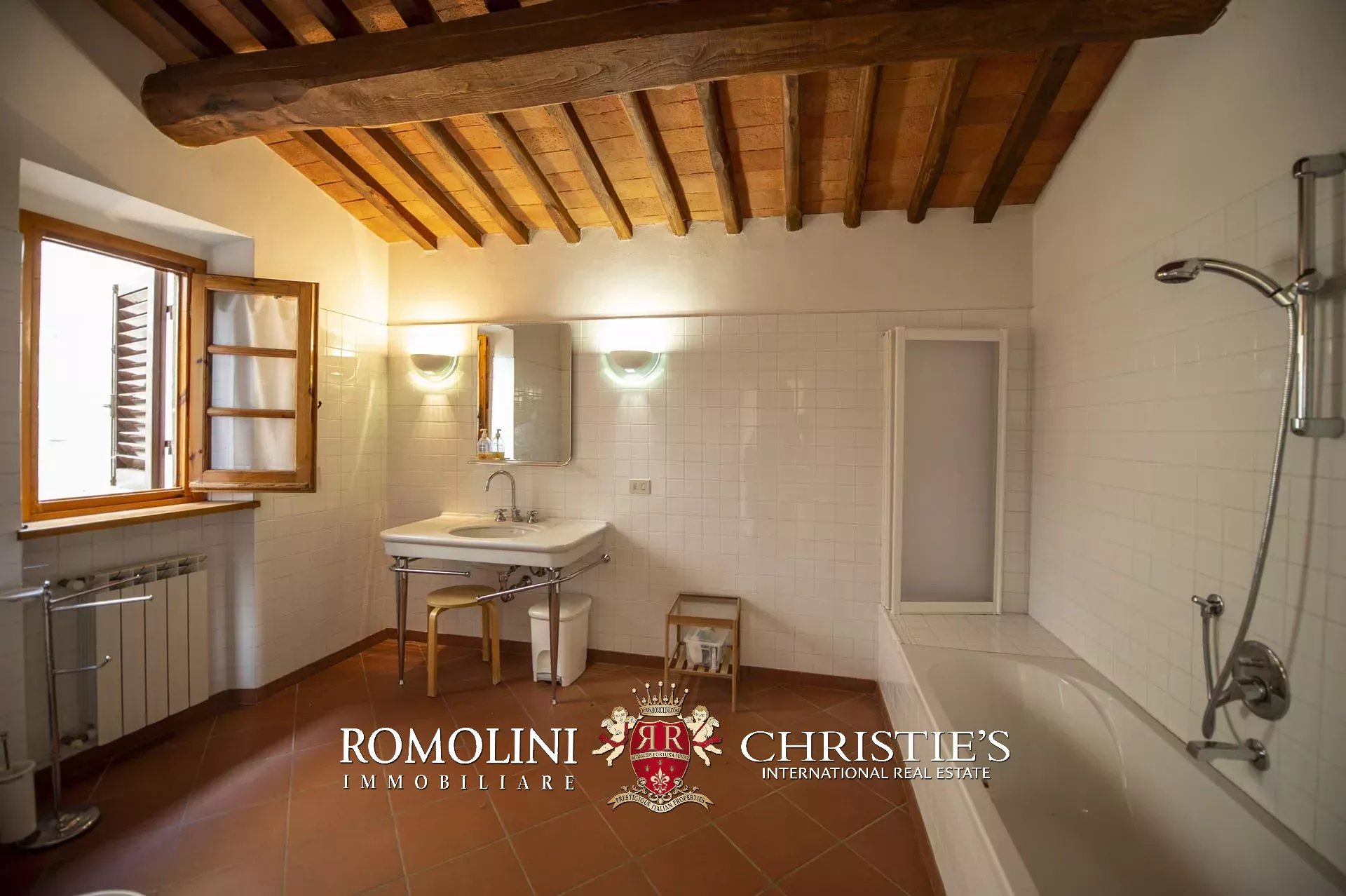 6 Bedroom Vineyard's Image 30