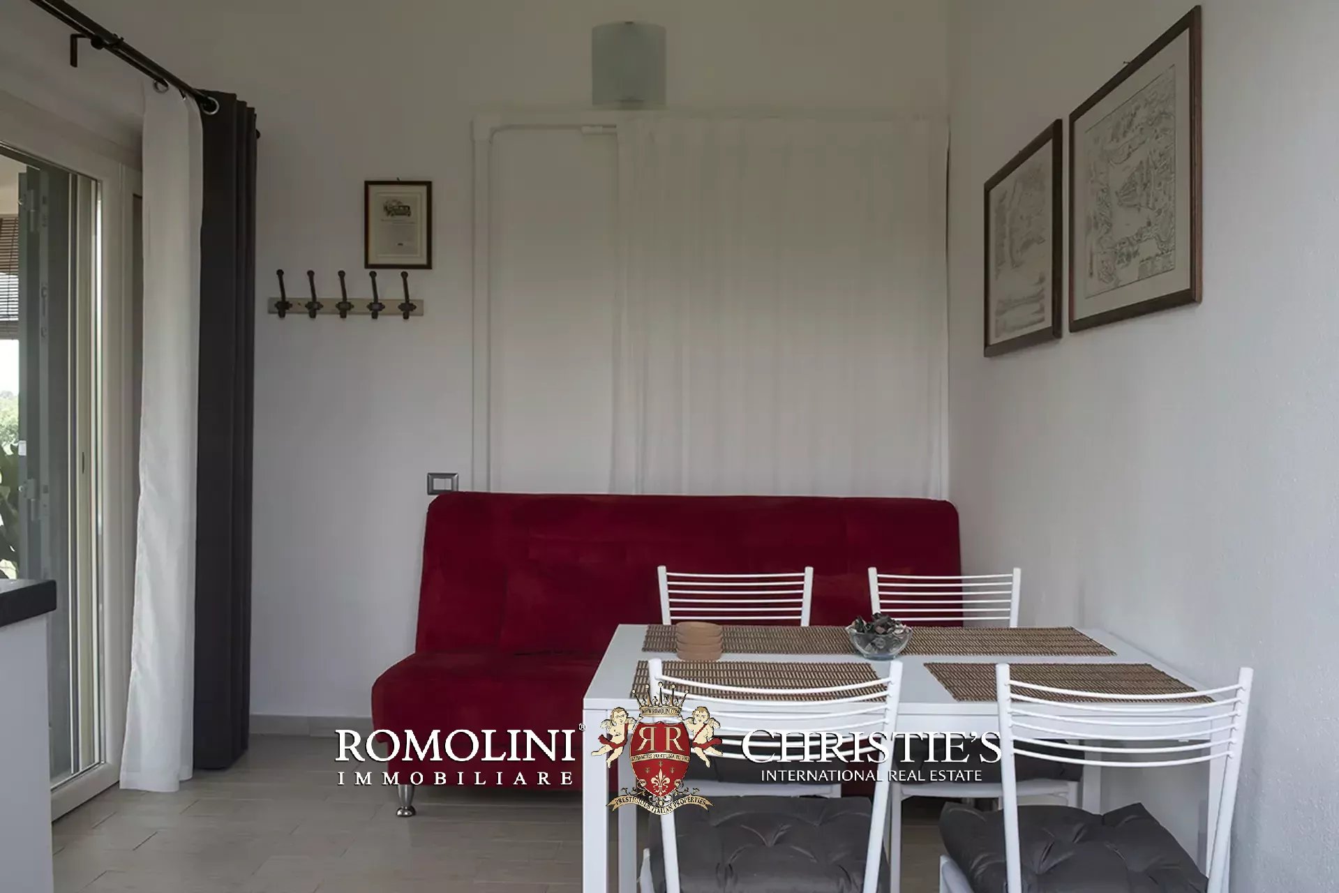 2 Bedroom Vineyard's Image 23
