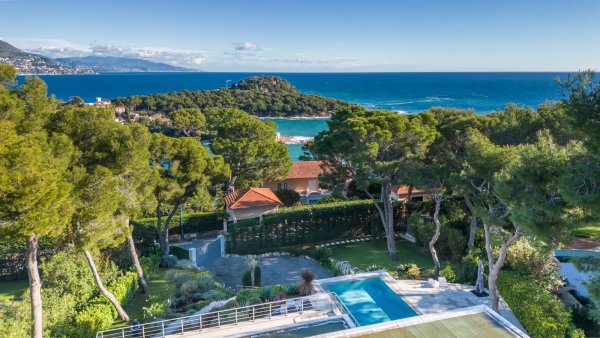 Elegant villa with panoramic sea-views in Saint-Jean-Cap-Ferrat — photo 4