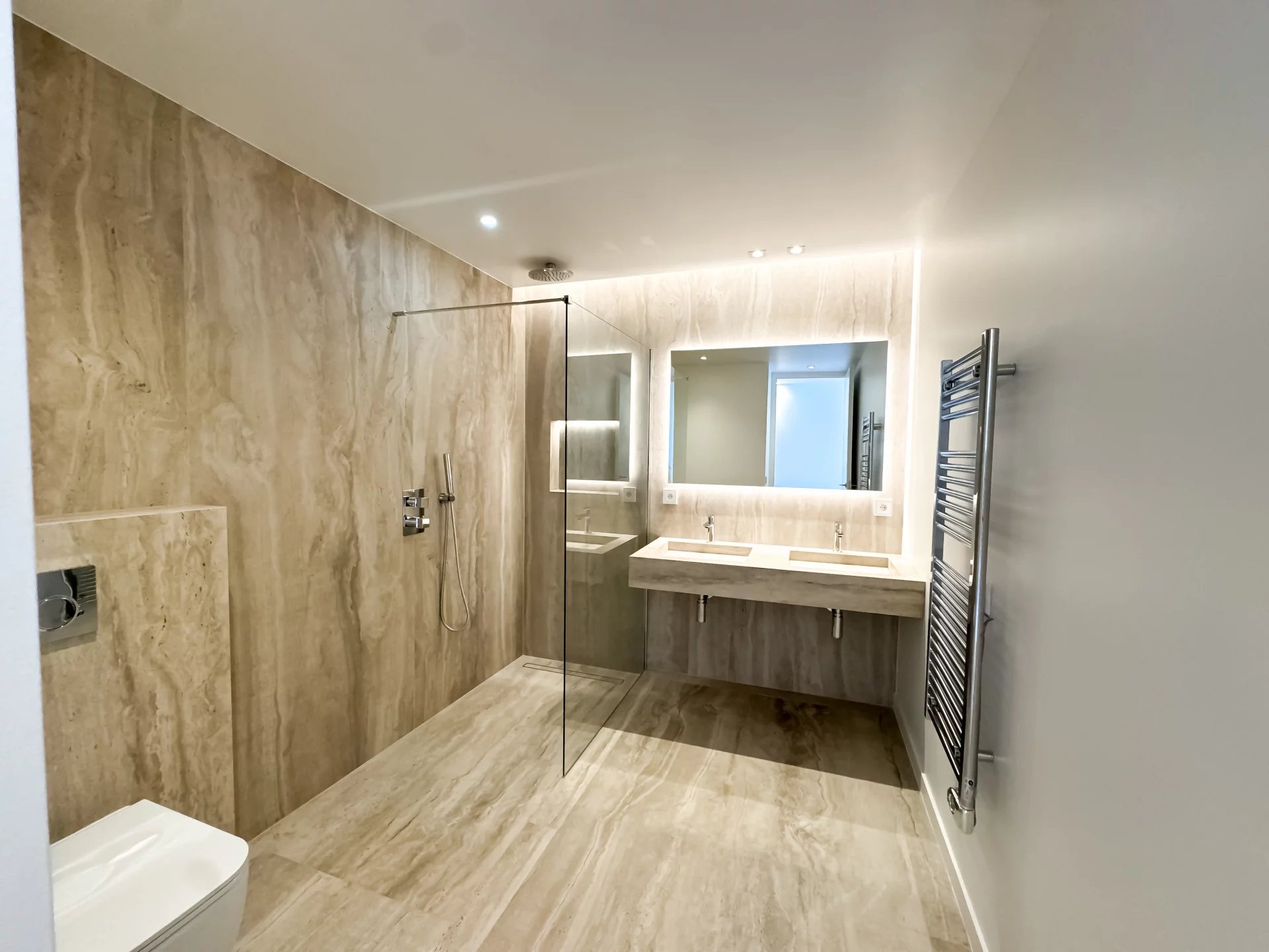 Roquebrune Cap Martin : Luxurious Villa Opportunity