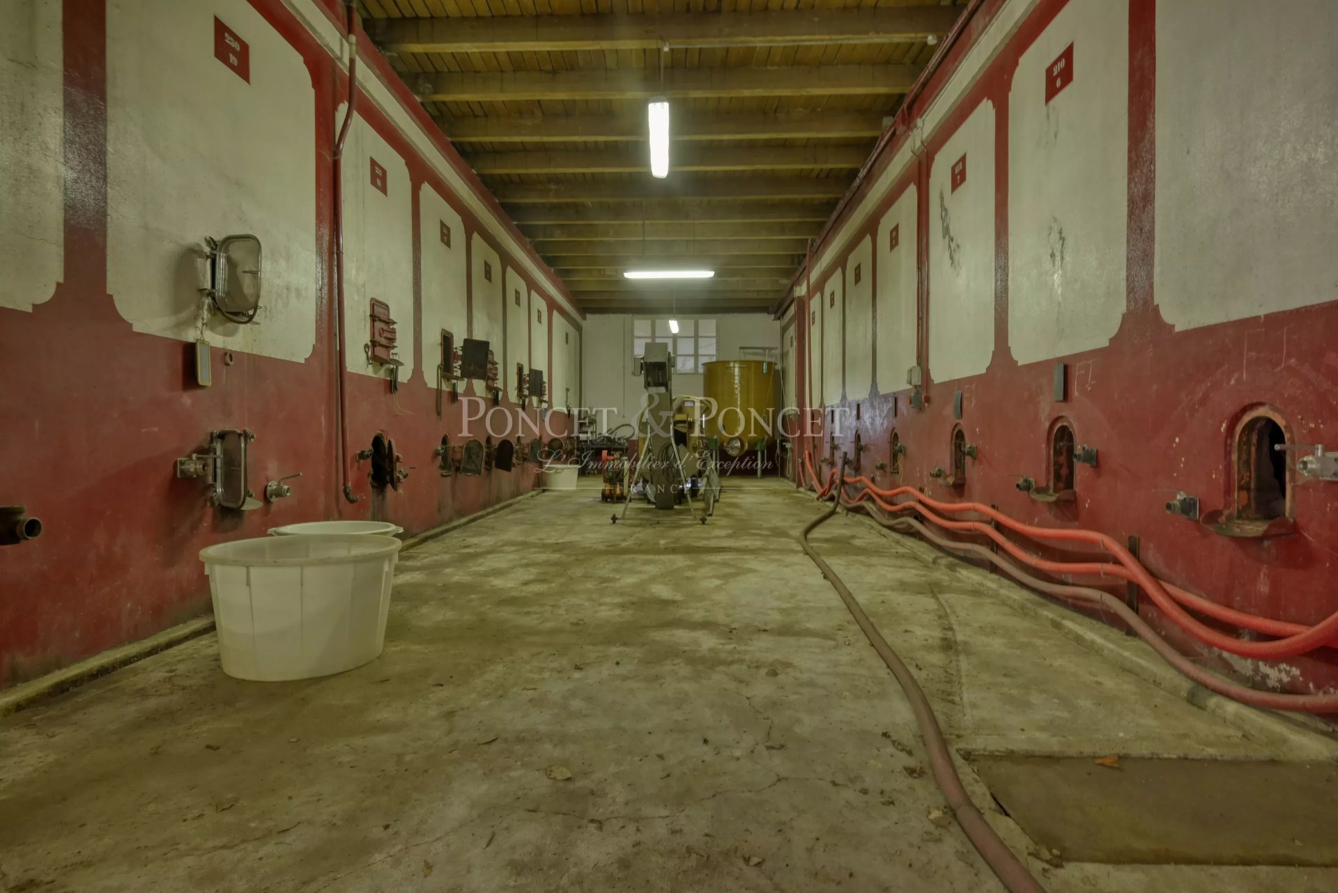 17 Bedroom Vineyard's Image 13