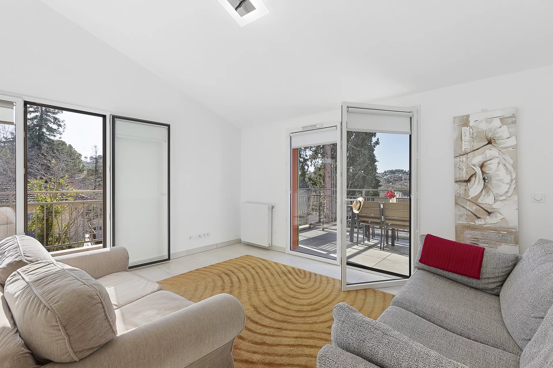 Bright & Spacious 3-Bedroom Apartment in Valbonne Village