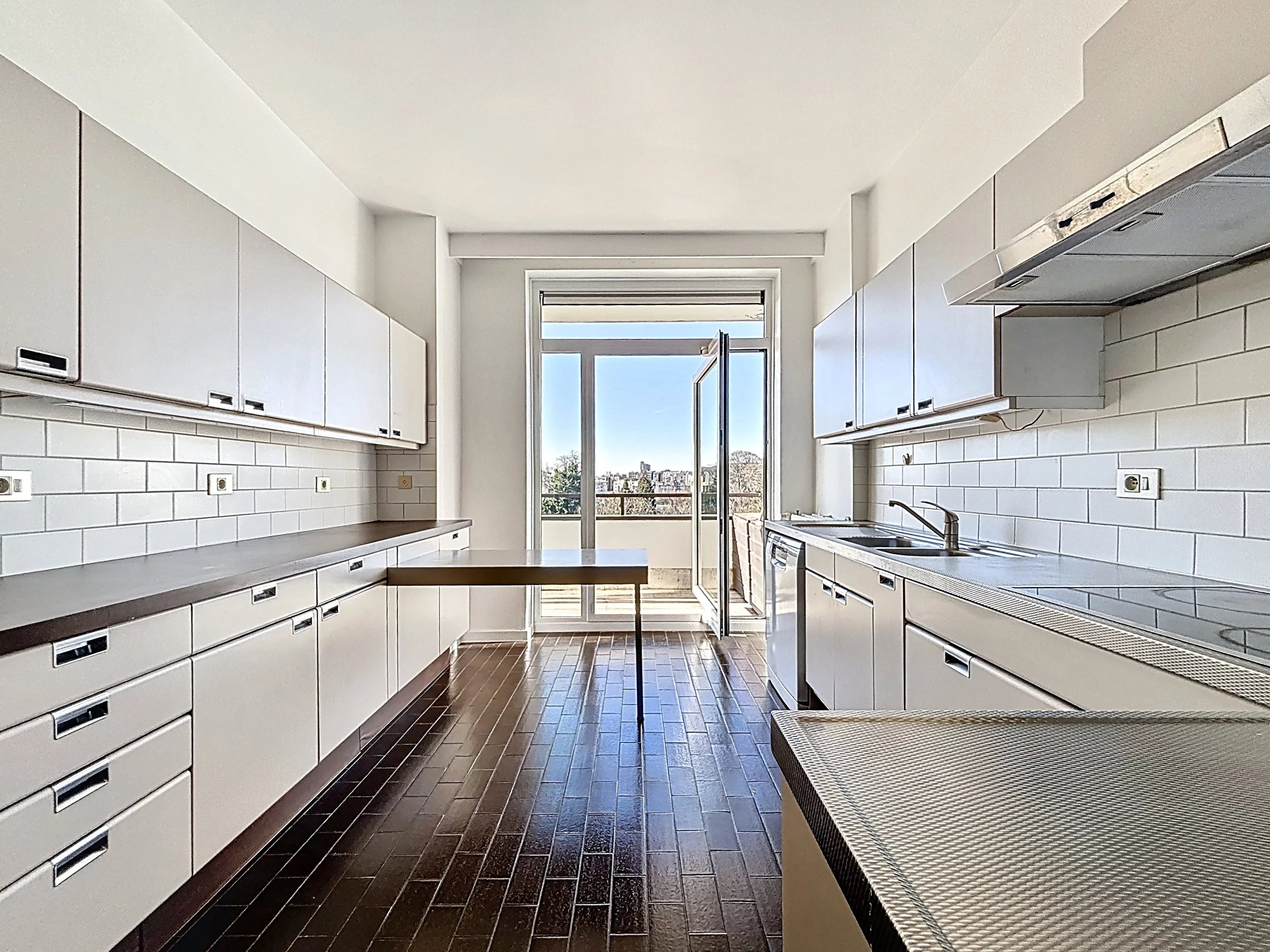 Appartement 3 chambres, terrasses, 2 garages