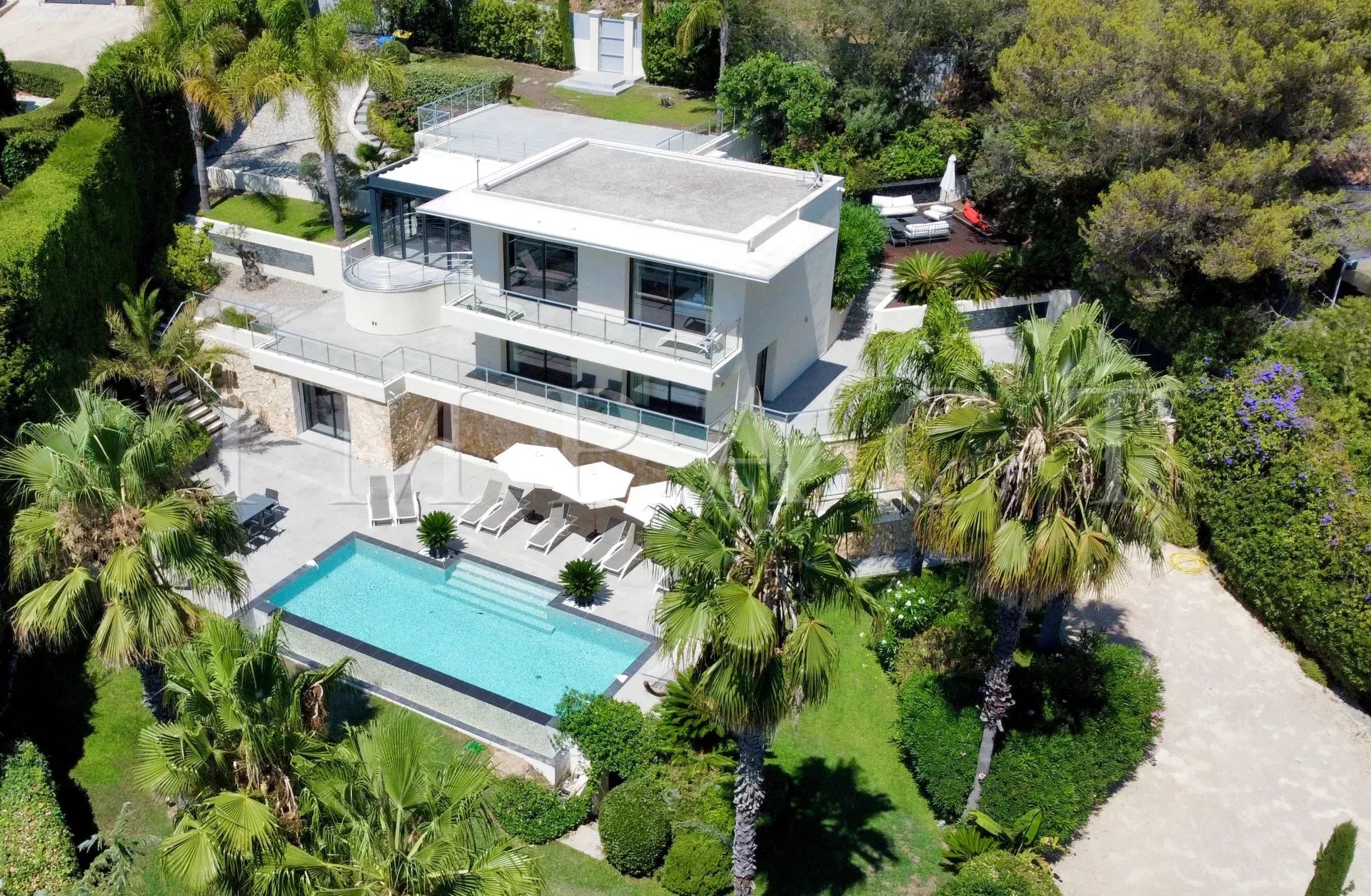 SUPER CANNES VILLA CONTEMPORAINE VUE MER A VENDRE