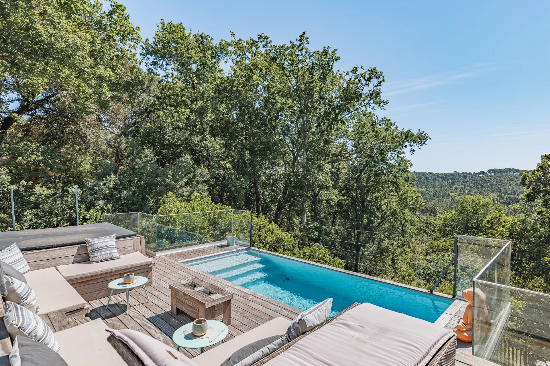 PYLA-SUR-MER - 8-BEDROOM VILLA WITH PANORAMIC VIEWS OF THE FOREST
