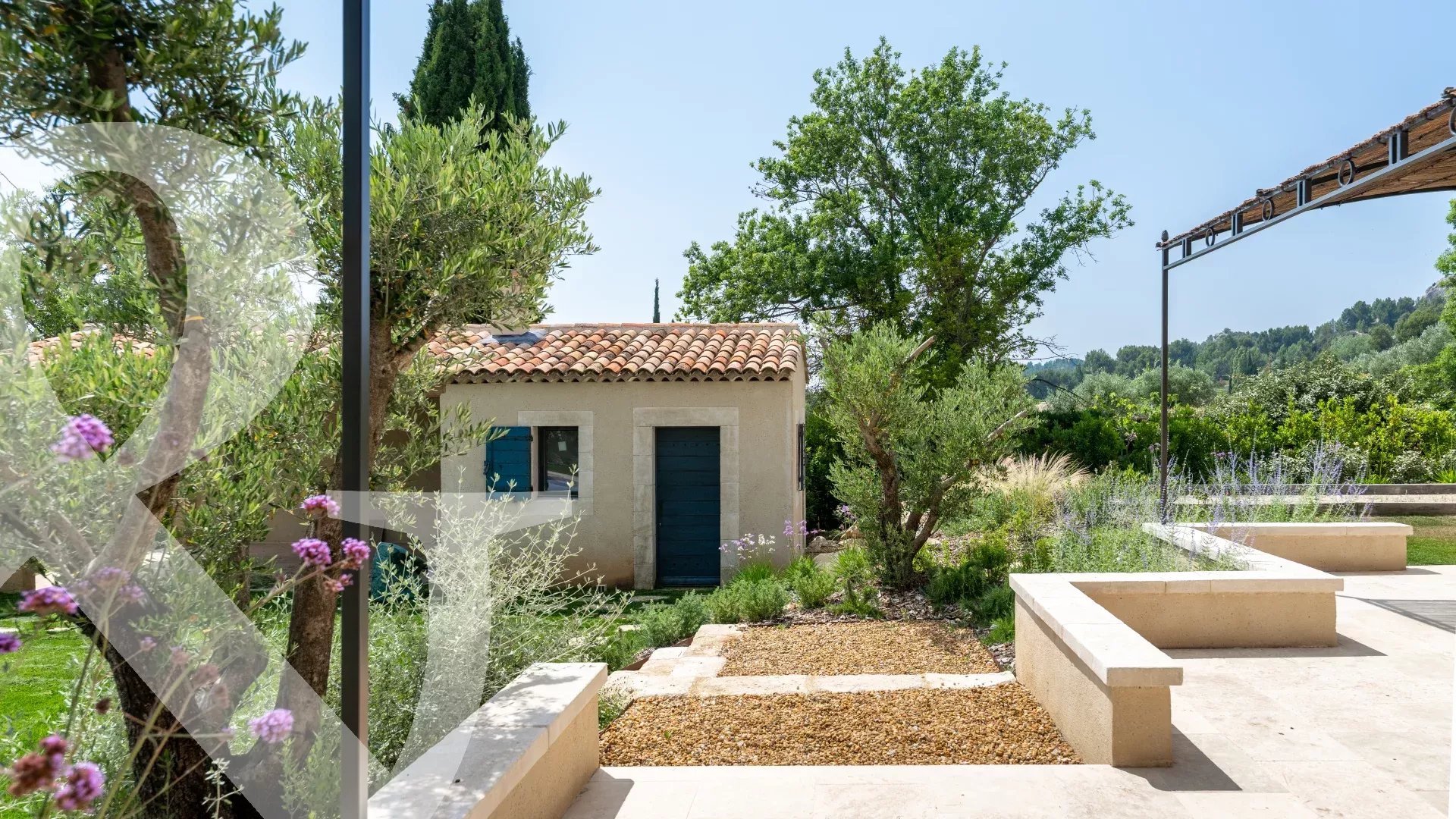 CONSTRUCTION NEUVE A PIED DU VILLAGE