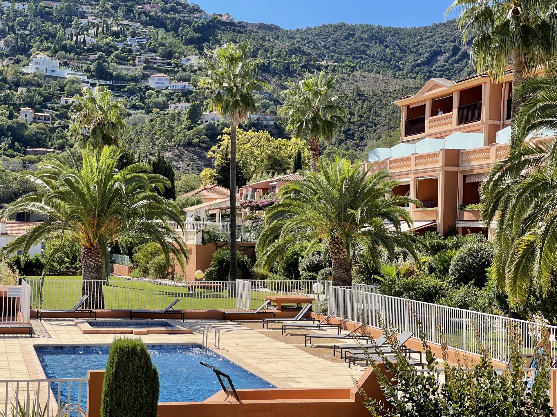 Front sea view studio 4. Parking. Lift. Pool.