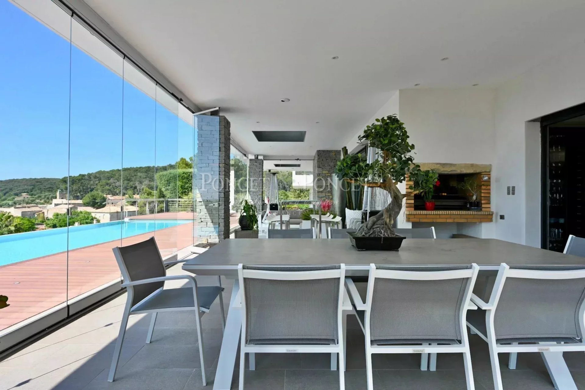 5 Bedroom Villa/Townhouse's Image 7