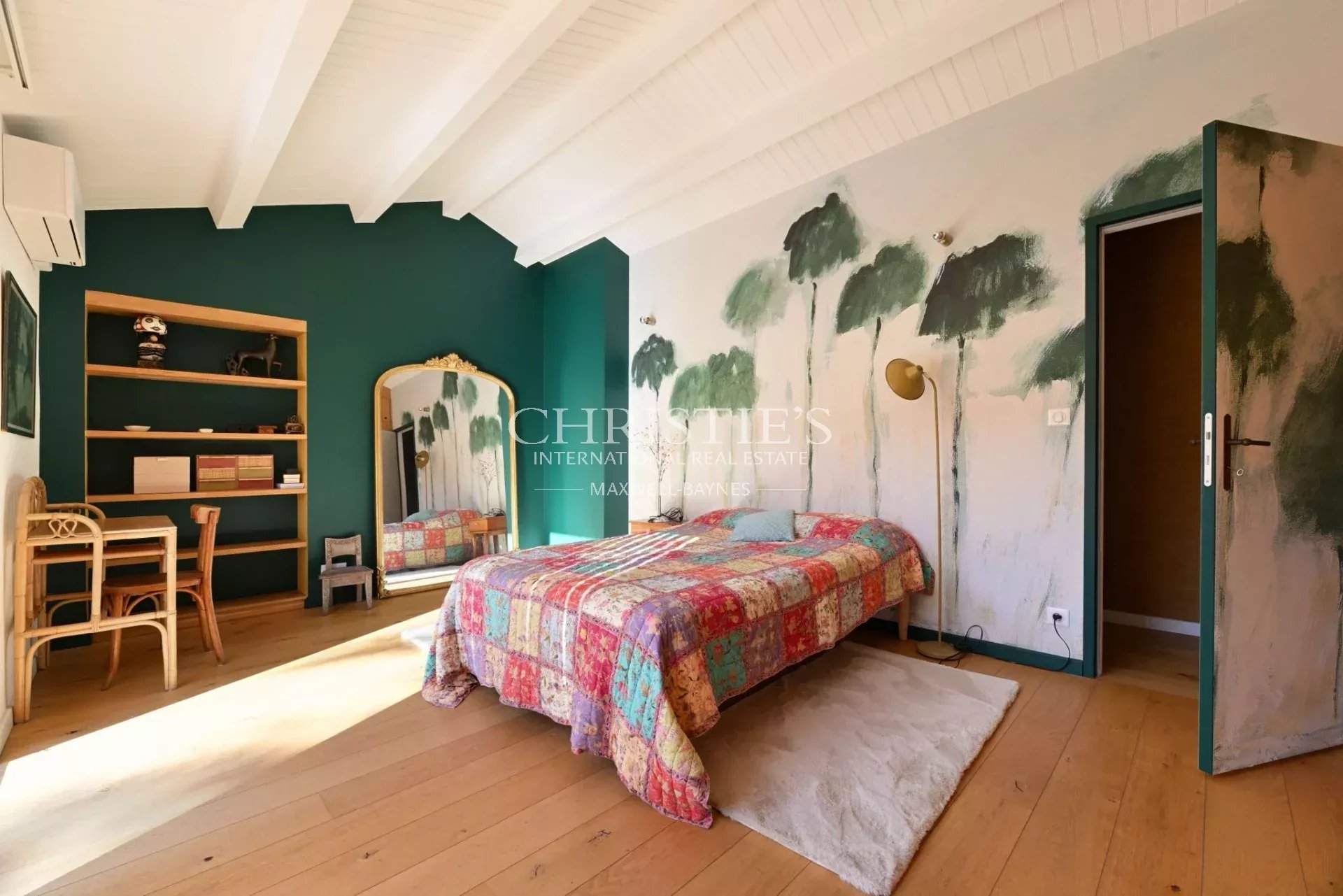 11 Bedroom Villa/Townhouse's Image 12
