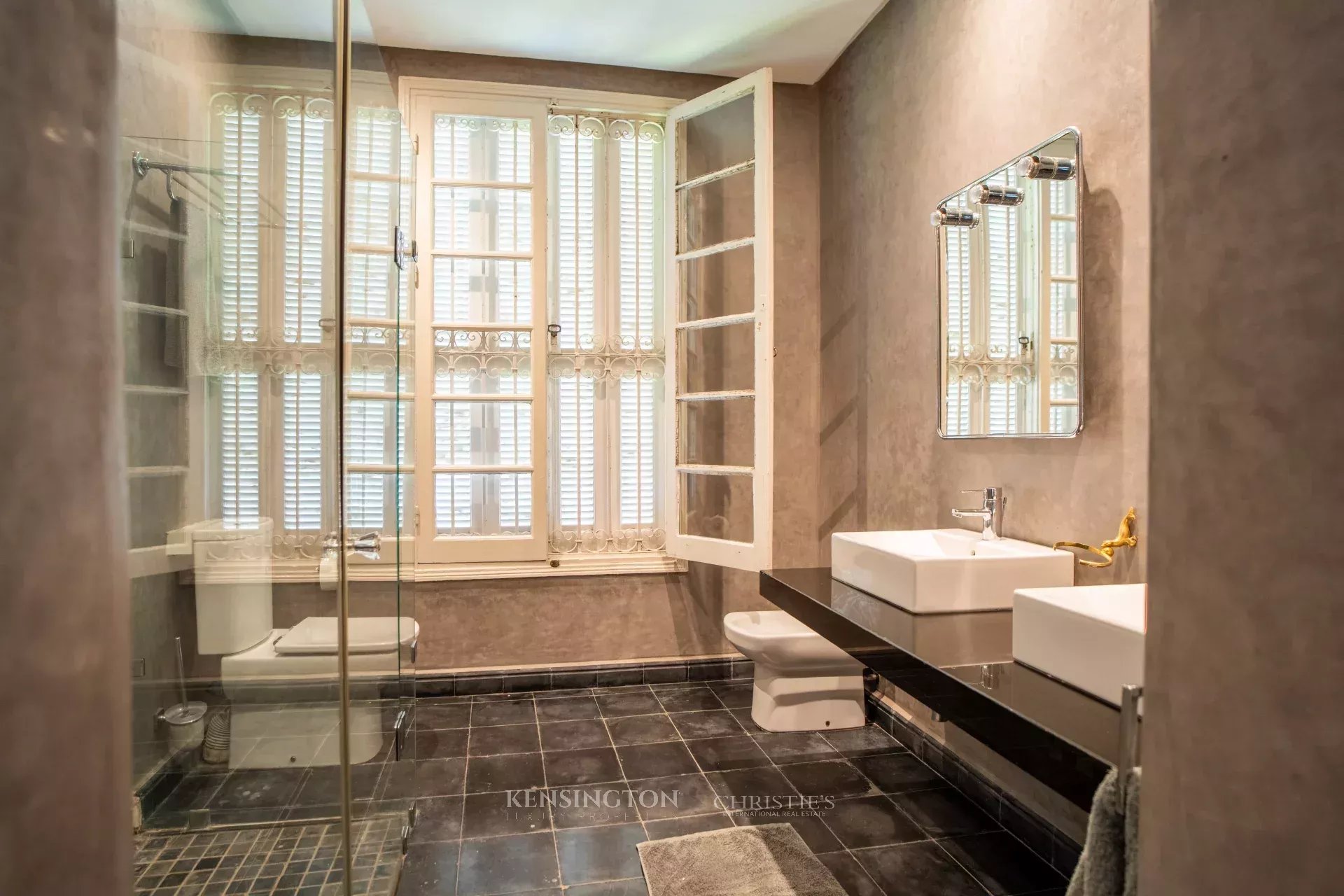 6 Bedroom Villa/Townhouse's Image 10