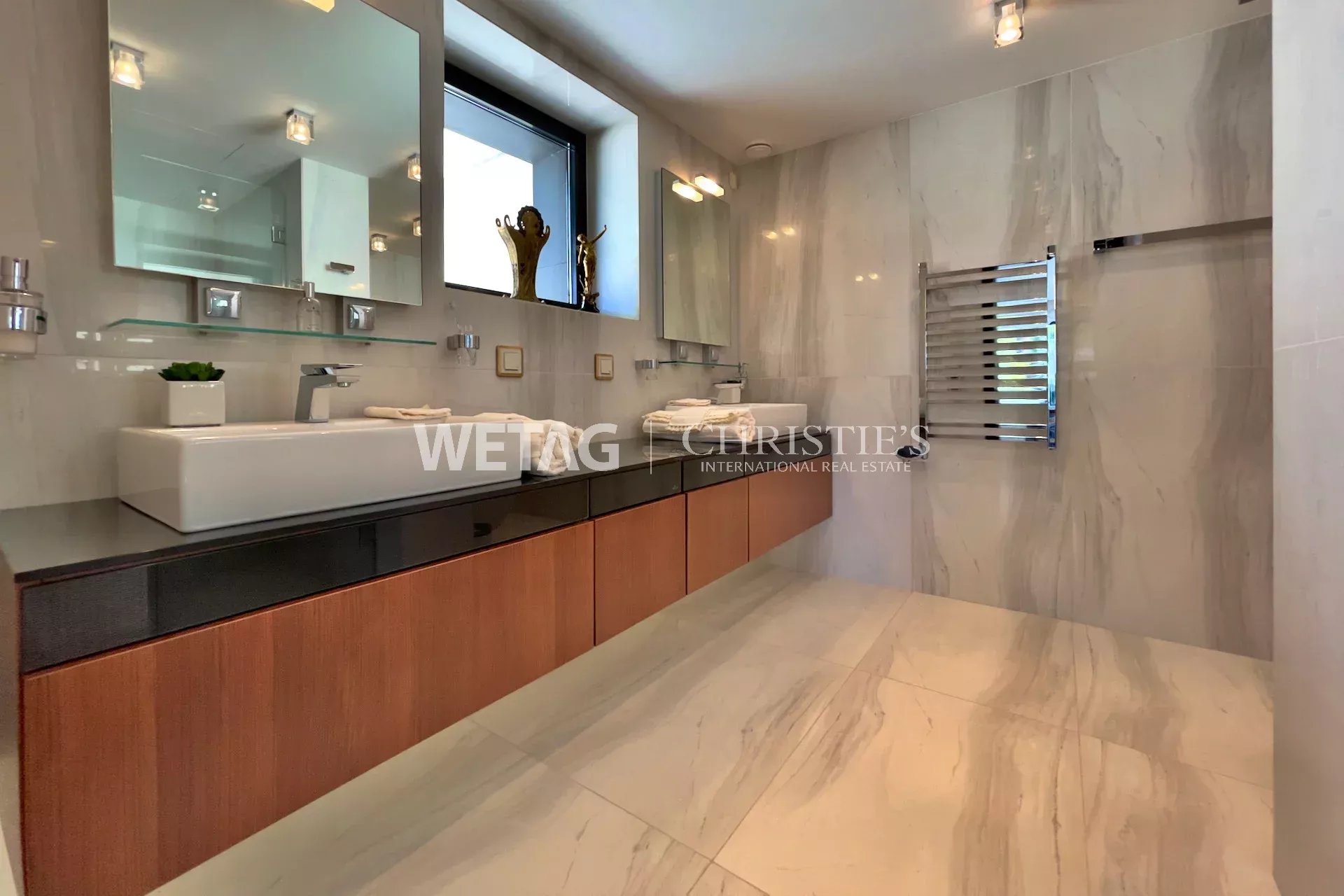 6 Bedroom Villa/Townhouse's Image 5