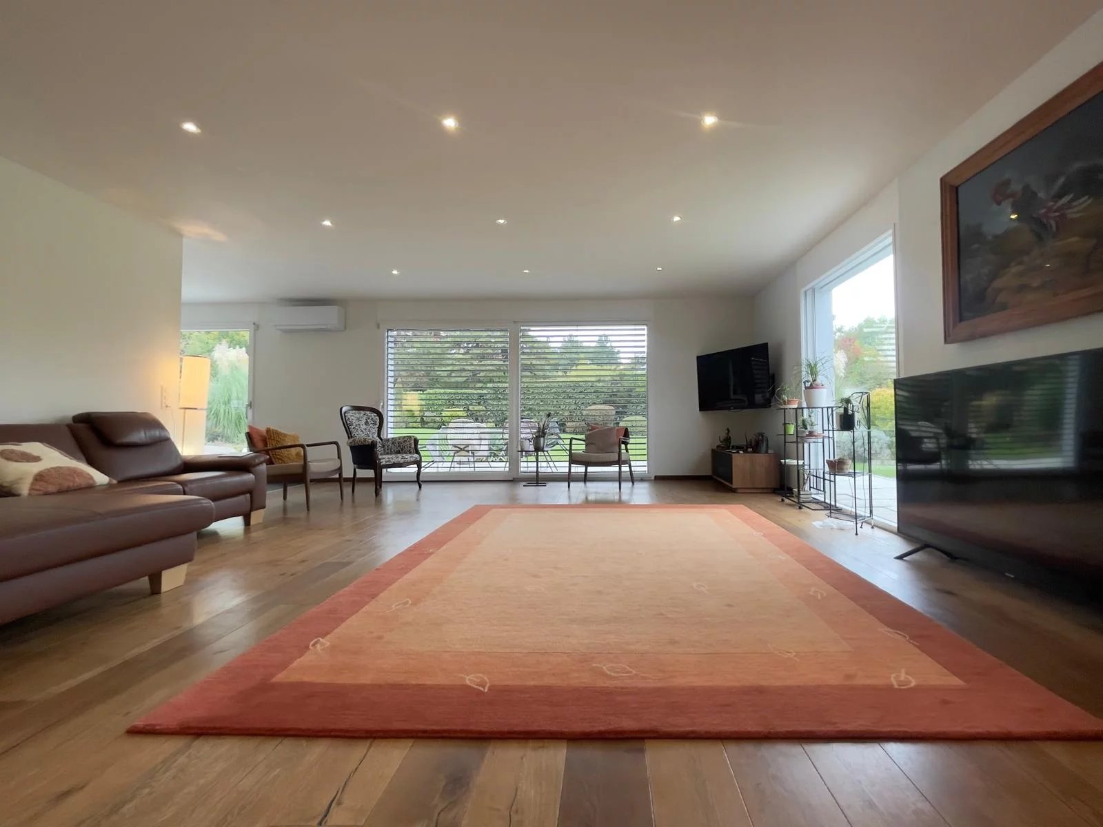 Villa individuelle contemporaine sur belle et grande parcelle