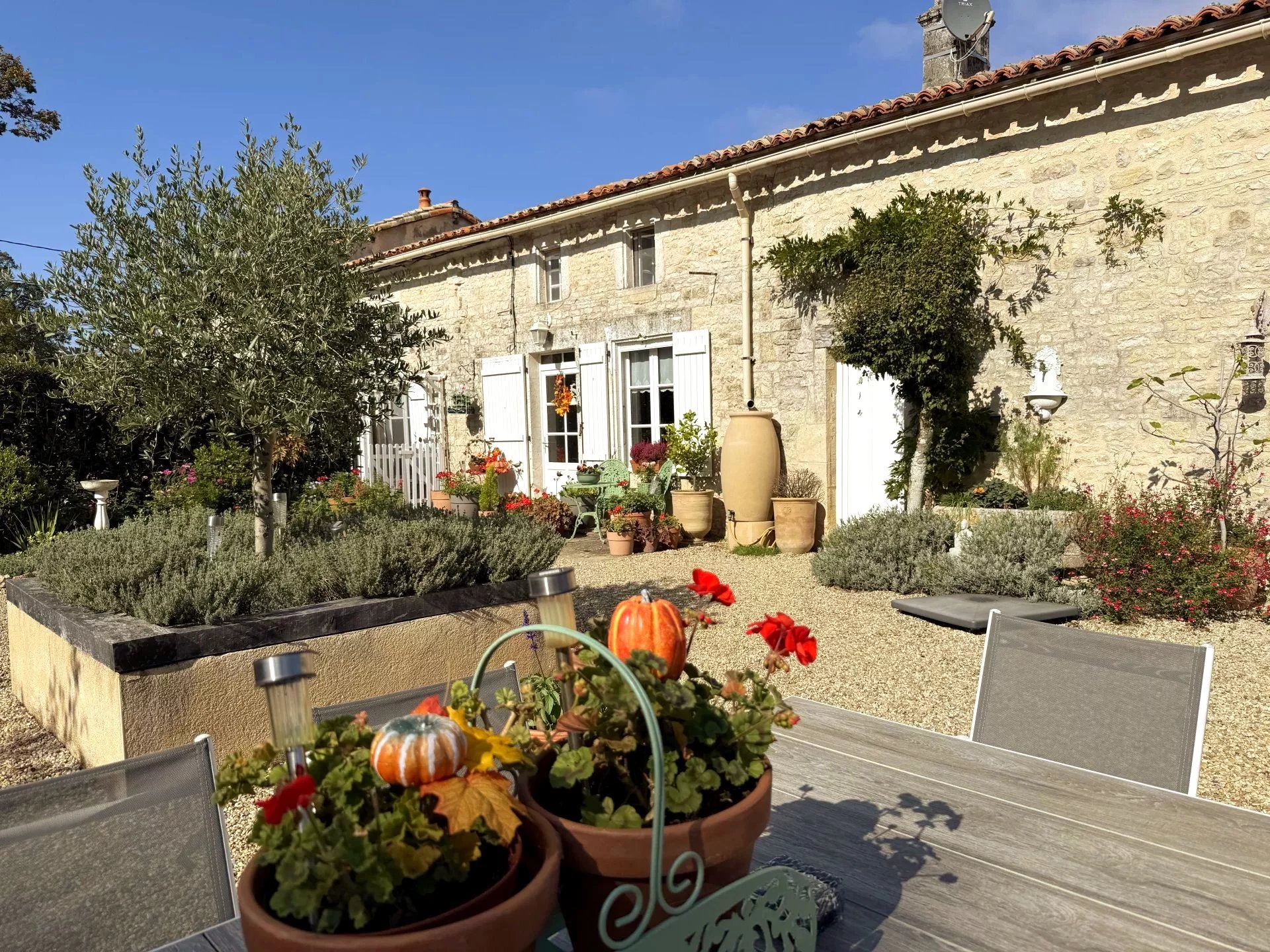 House in La Foret-de-Tesse - Image 2