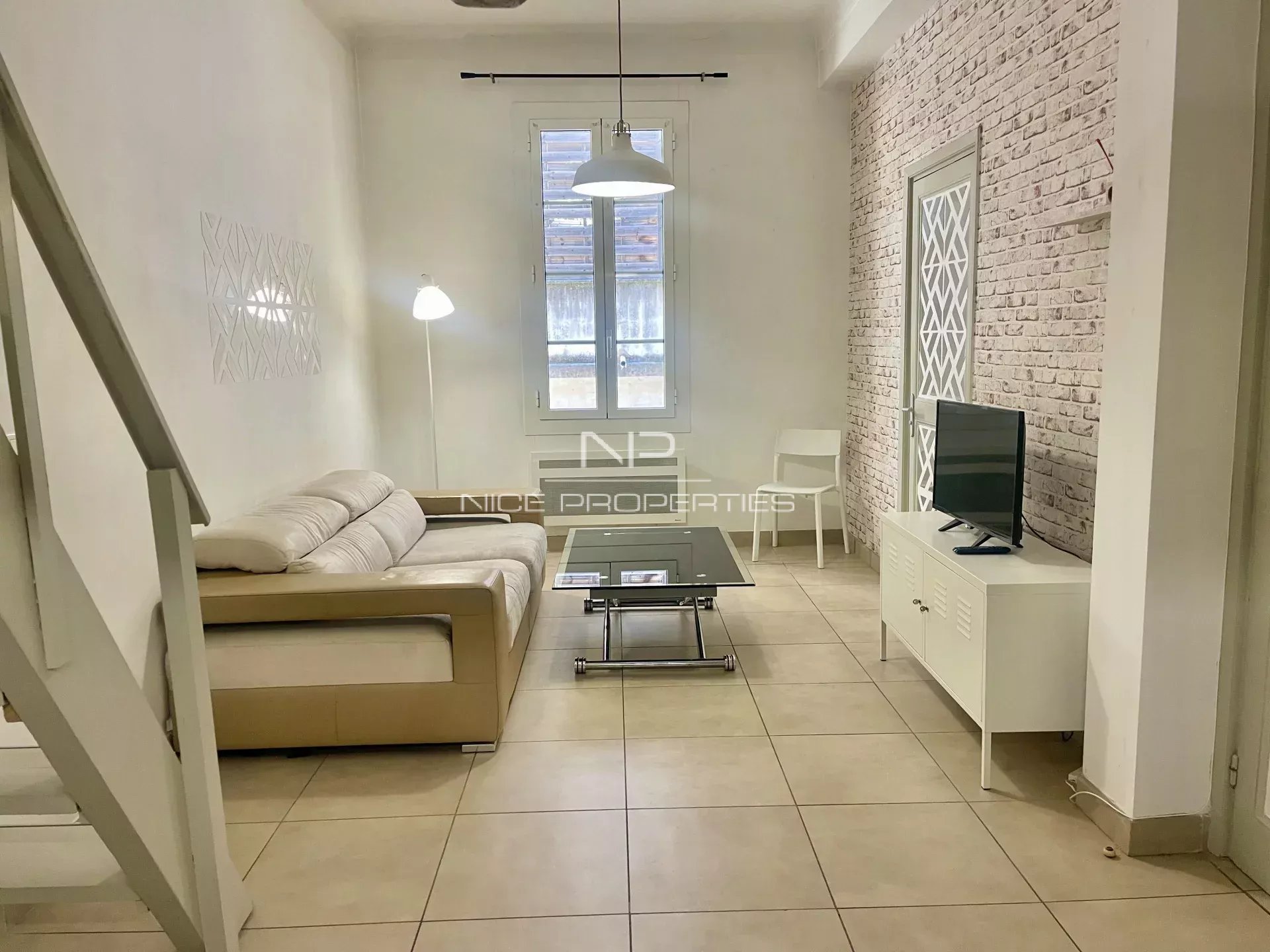 Nice Cyrille Besset, appartement de 38m2 sur terrasse exposée Ouest