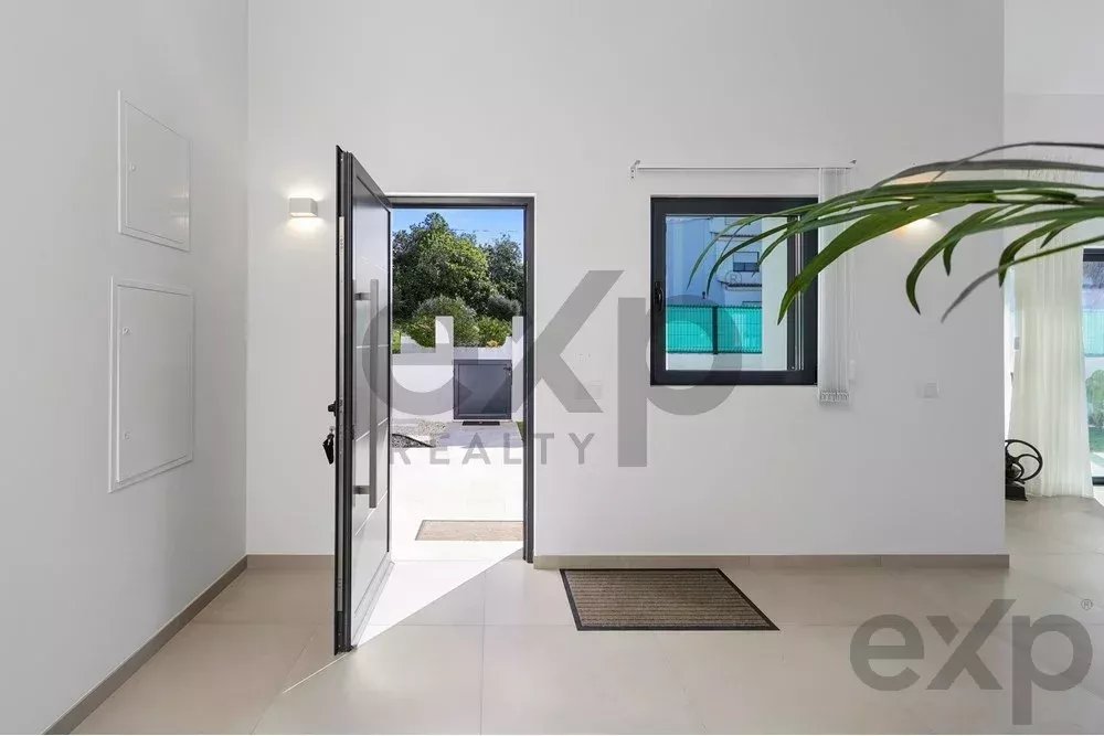 New T4 villa 5 min from Beach. 85948859 image 34