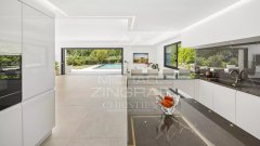 Valbonne - Elegant contemporary villa — photo 6 of 7