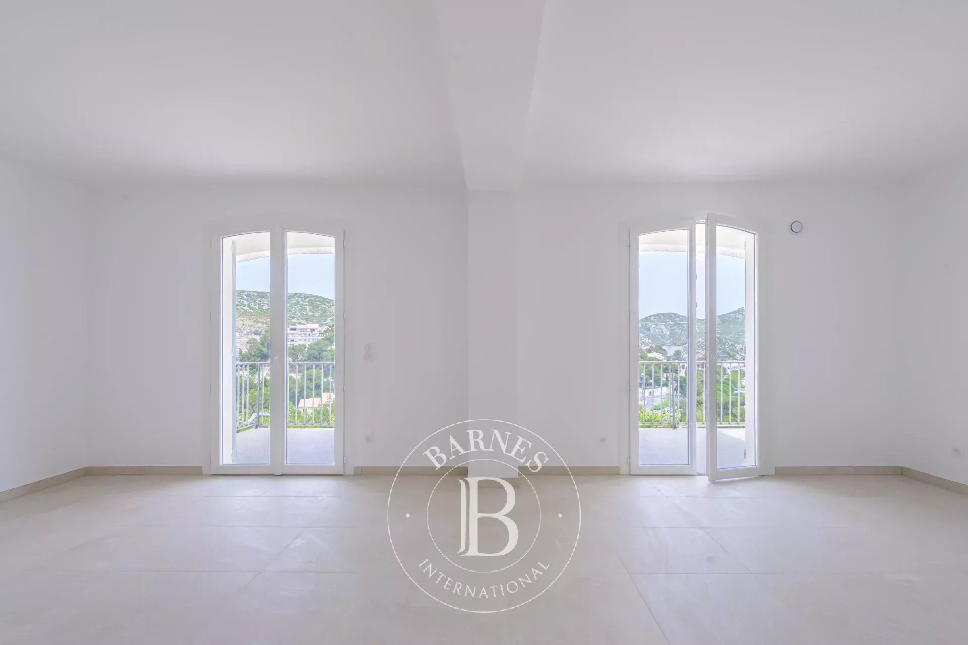 Beautiful Renovated Duplex with Stunning Views of the Hills and Sea