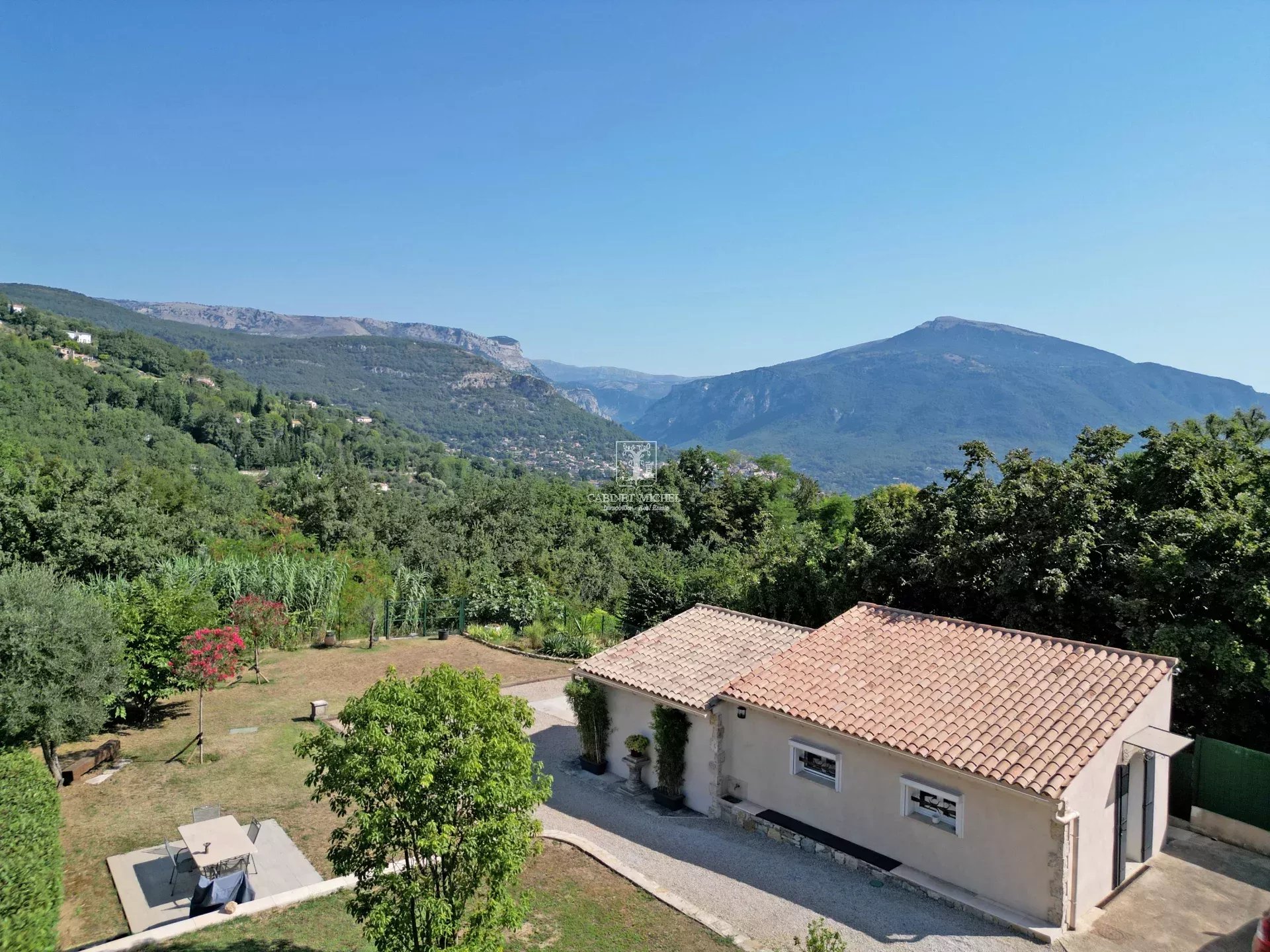 06740 CHÂTEAUNEUF-GRASSE VILLA