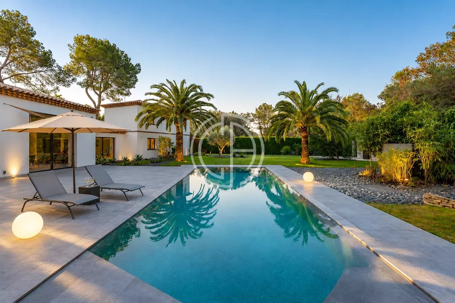 PRESTIGIEUX DOMAINE - VILLA MODERNE