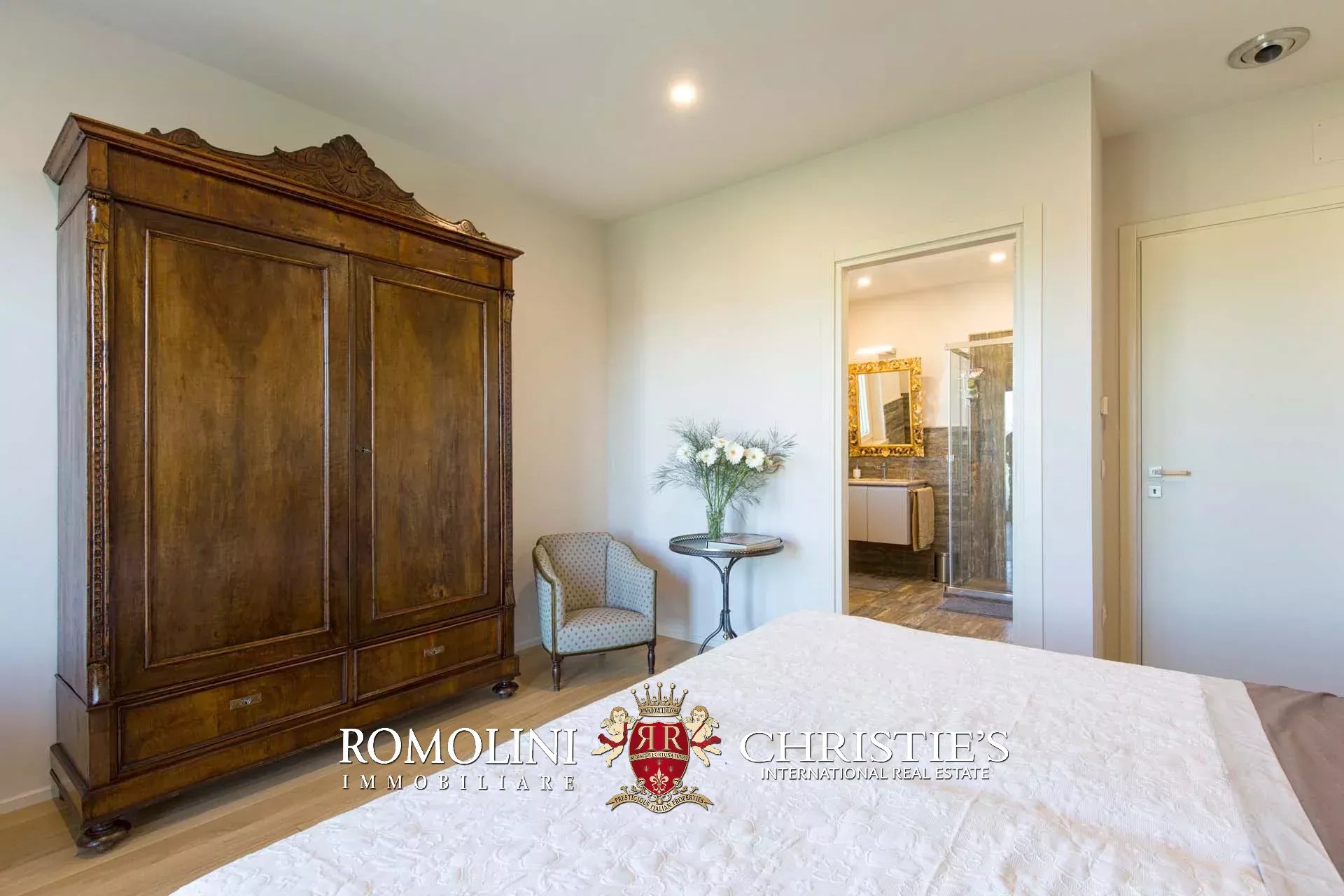 7 Bedroom Villa/Townhouse's Image 57