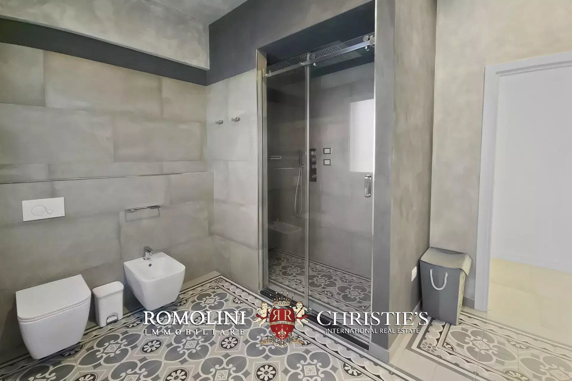 5 Bedroom Villa/Townhouse's Image 23