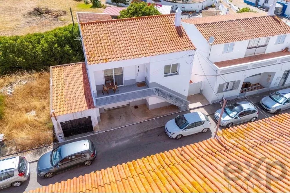 Moradia T3 Renovada com Garagem em Luz de Tavira