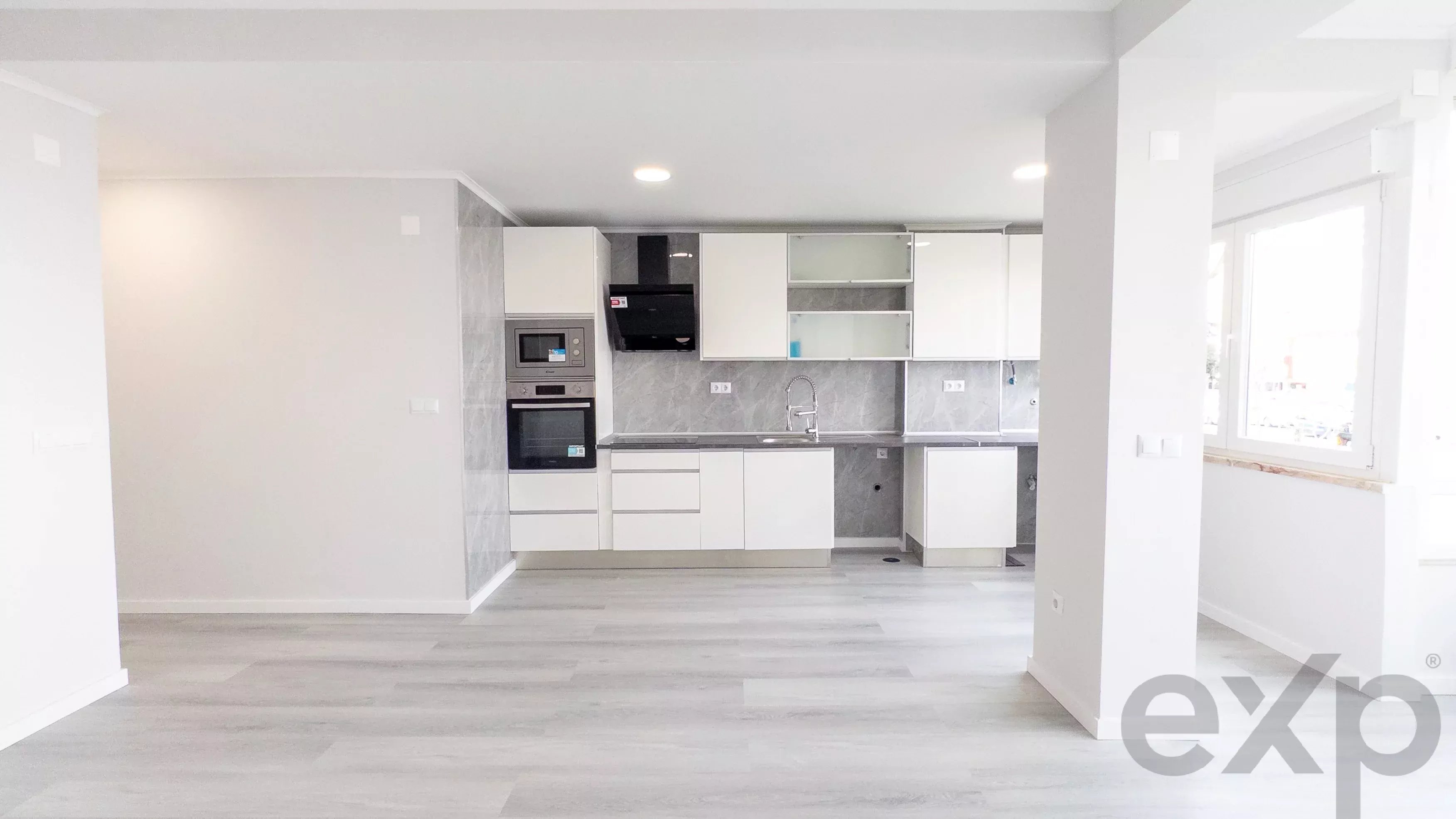 T2 Fully Renovated in Oeiras 86m² | Equipped Kitchen | 2 Bathrooms 86800905 image 1