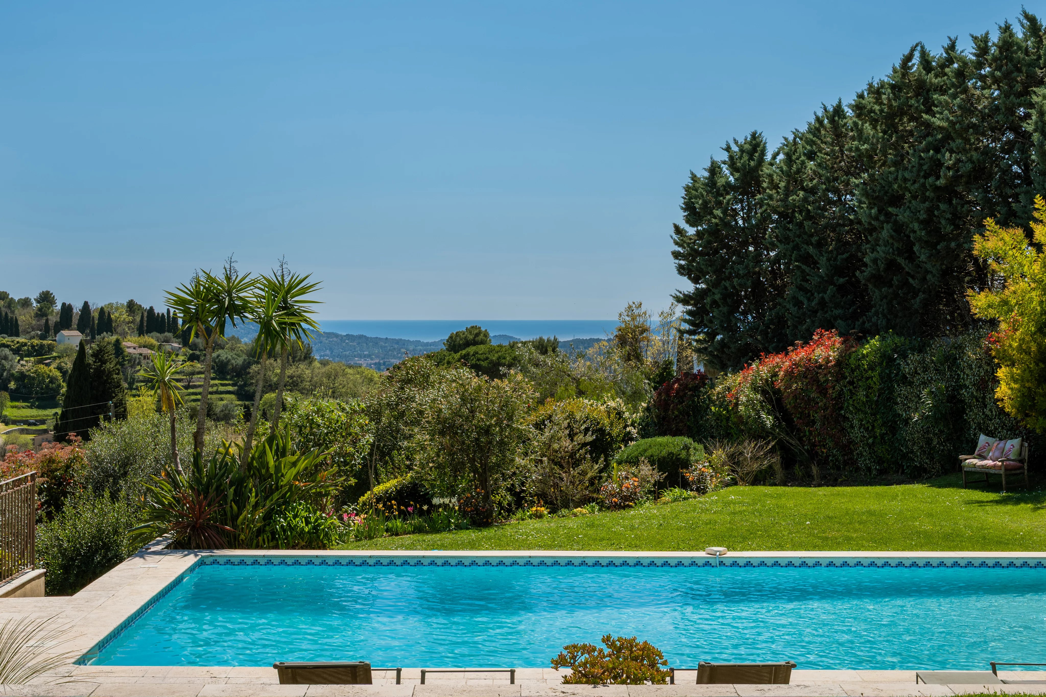 Luxurious 7br villa with panoramic views for a large family