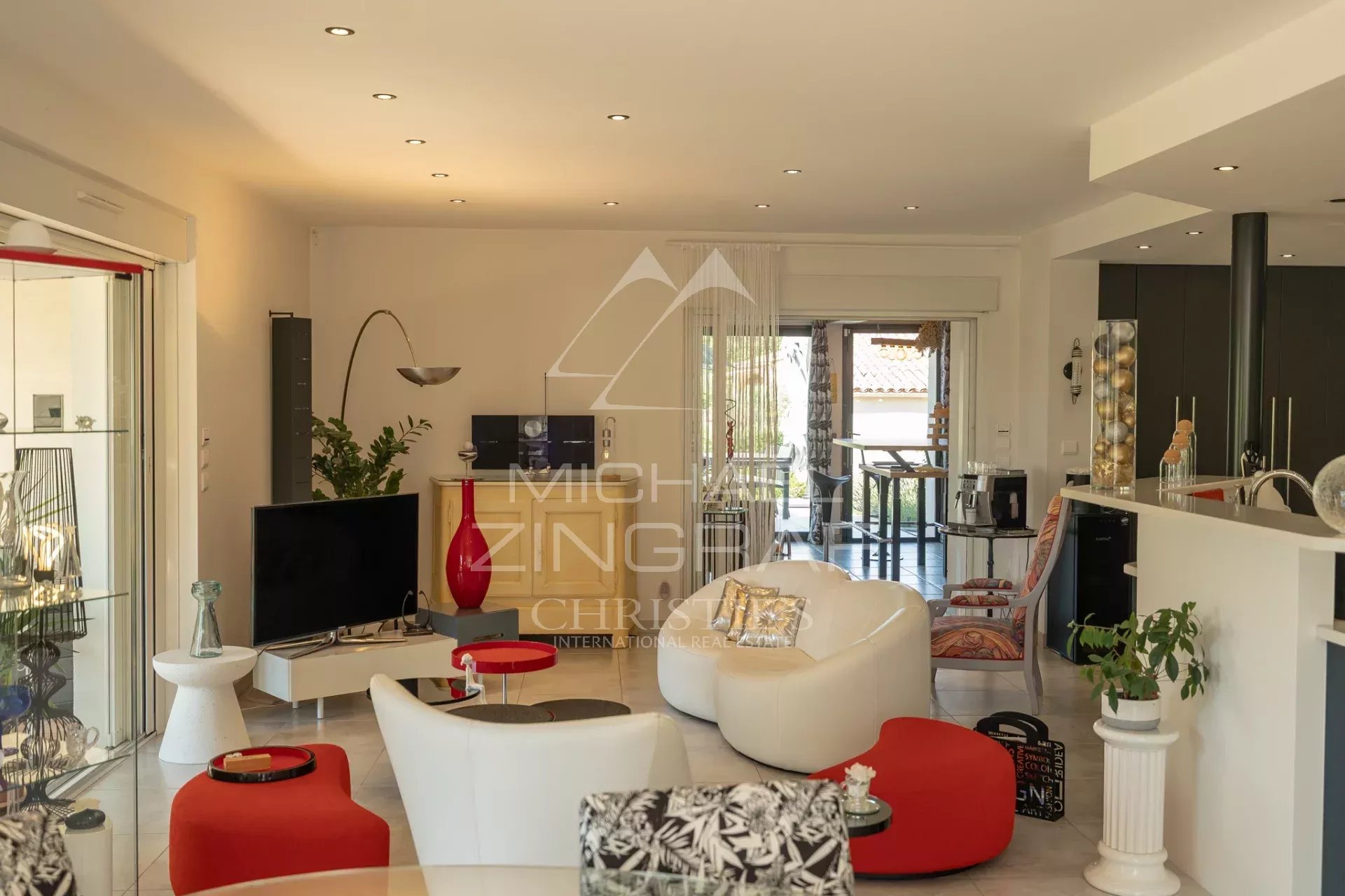 4 Bedroom Villa/Townhouse's Image 3