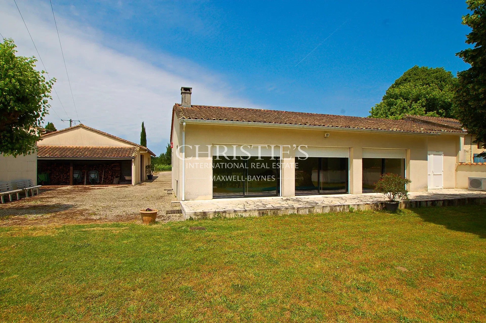 2 Bedroom Vineyard's Image 8