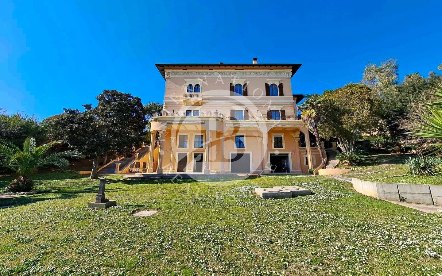 Villa in Giulianova - Image 2