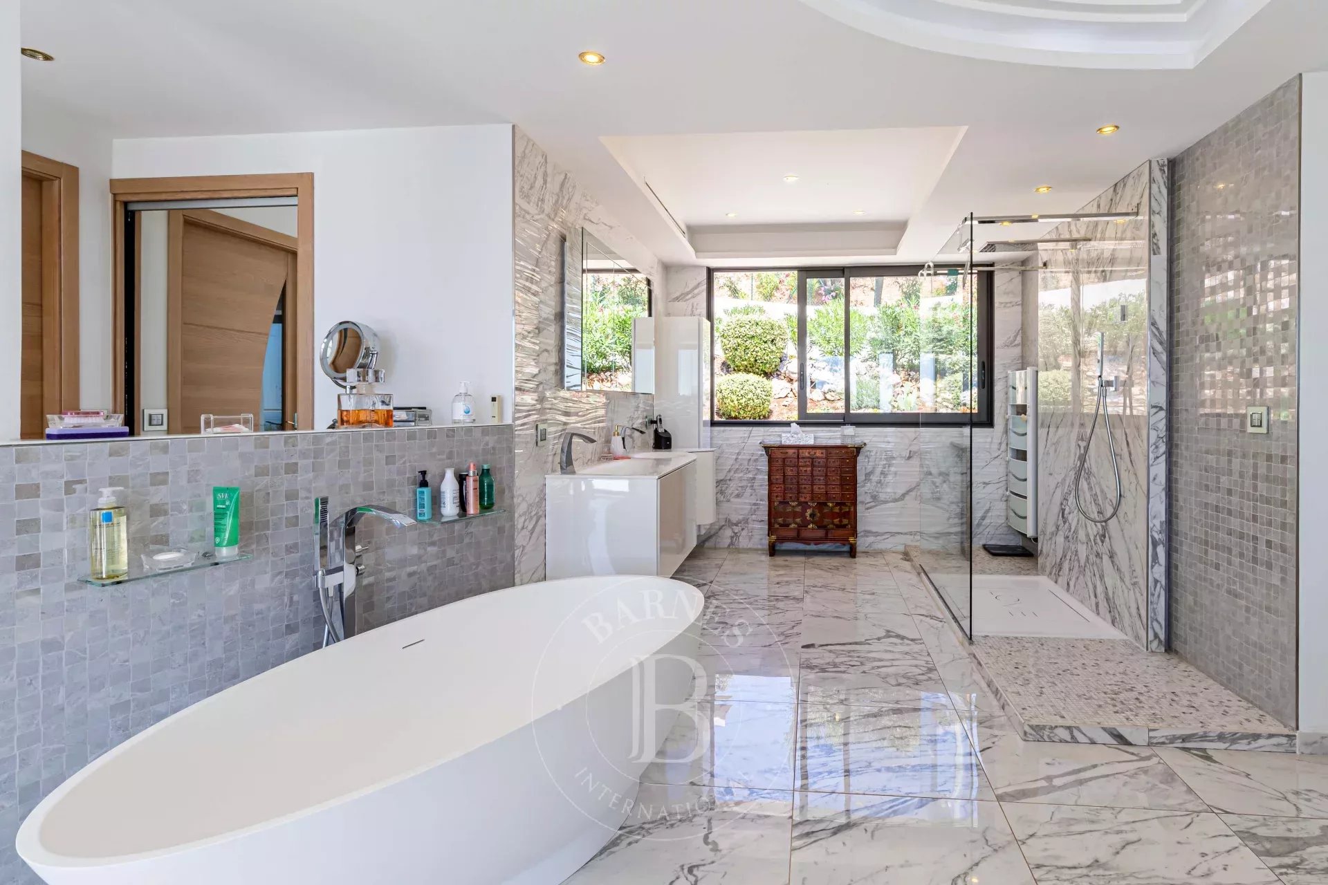 GOLFE JUAN - CALIFORNIAN VILLA - PANORAMIC SEA VIEW - picture 12