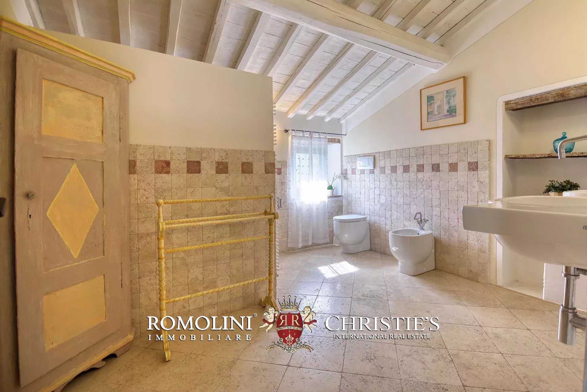 6 Bedroom Villa/Townhouse's Image 34