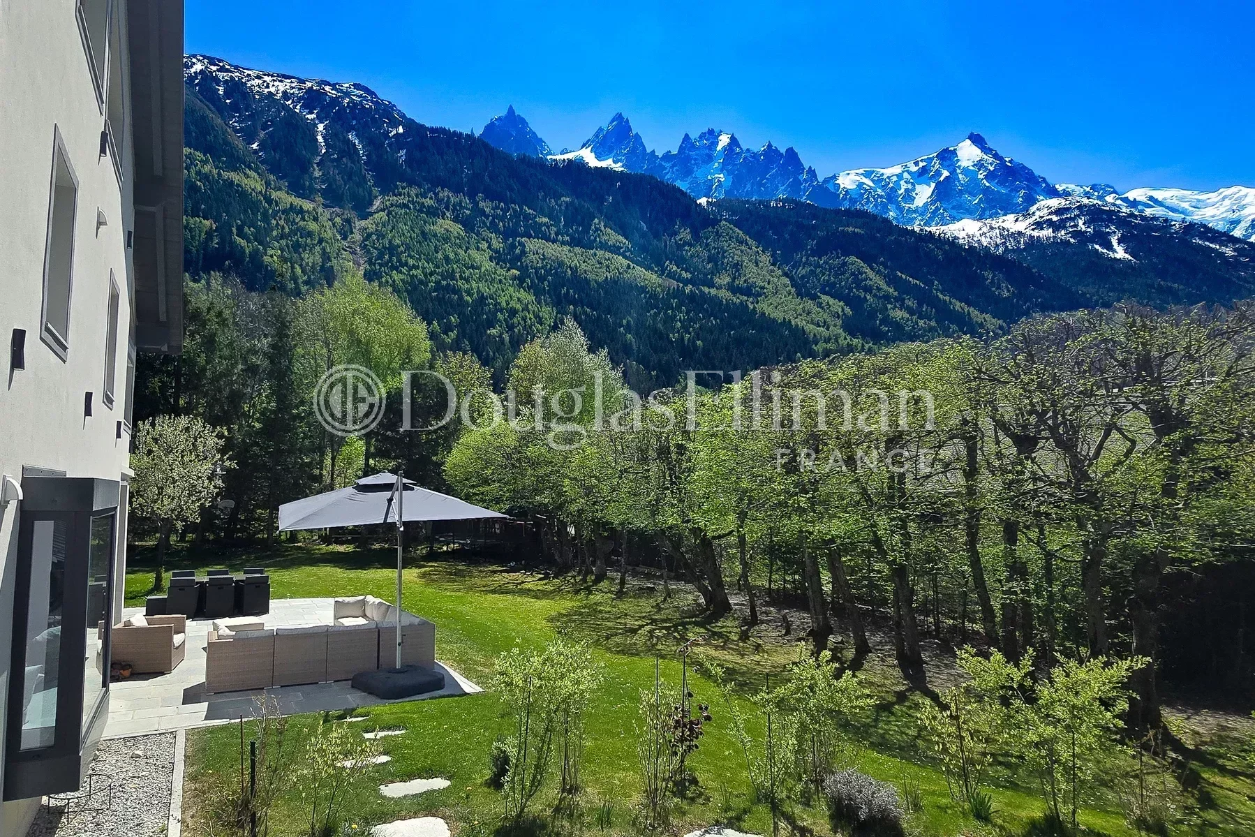 CHAMONIX – Chalet magnifiquement rénové aux Praz - Image nᵒ3