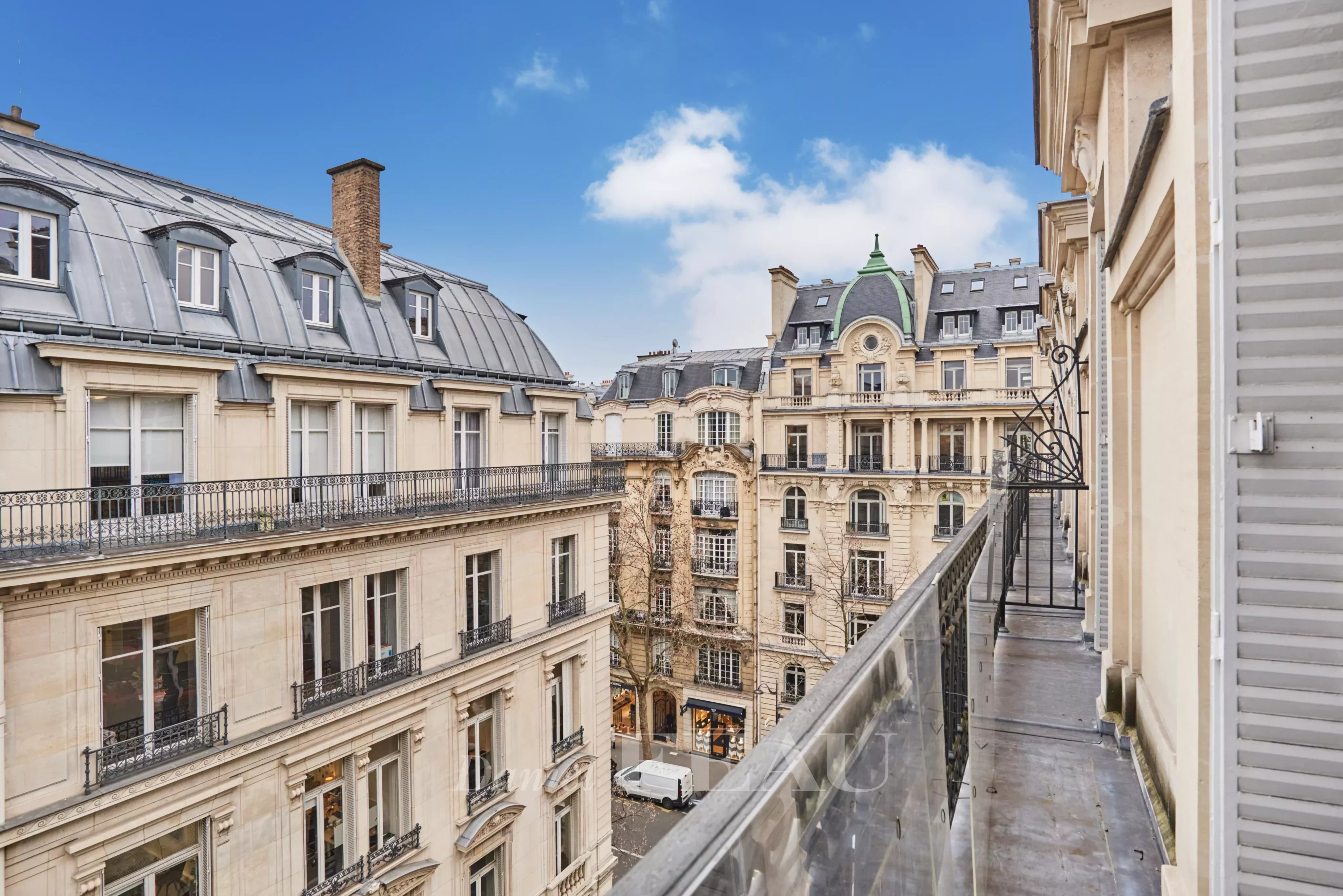 Paris XVIe - Avenue Victor Hugo.