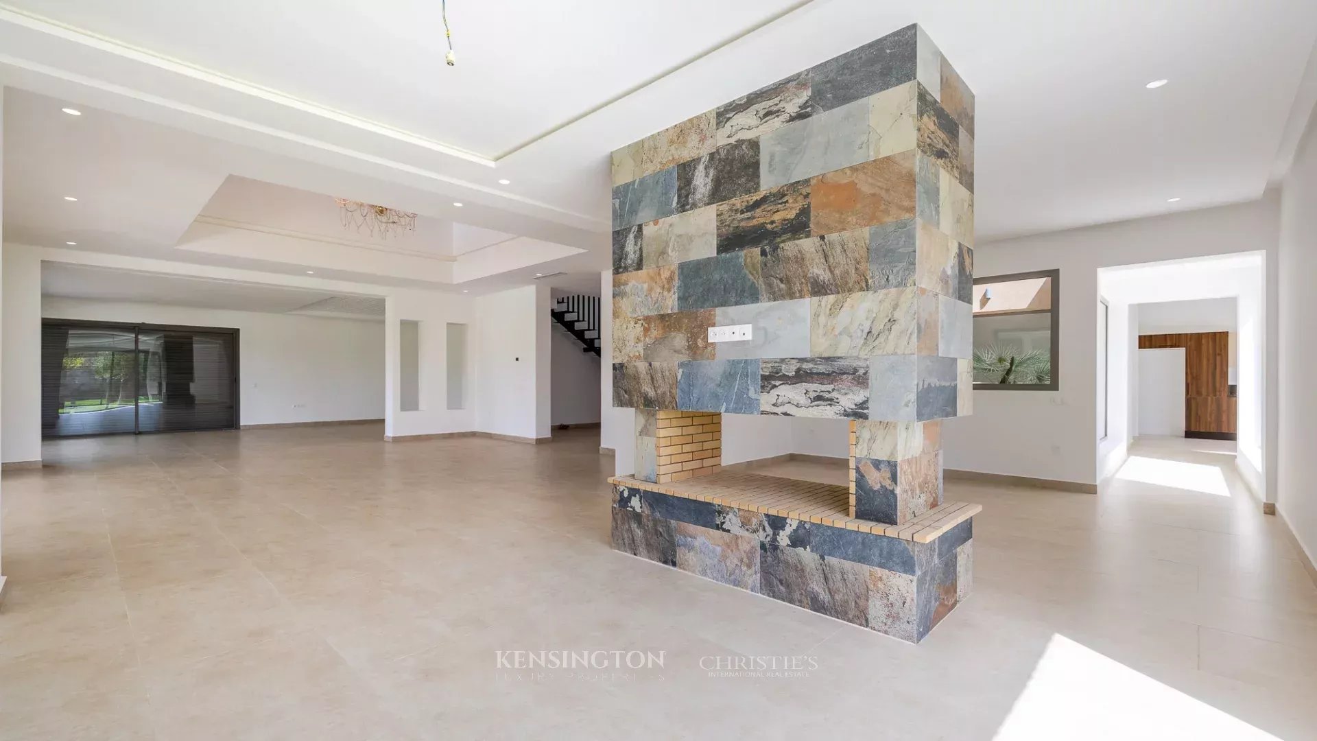 5 Bedroom Villa/Townhouse's Image 3