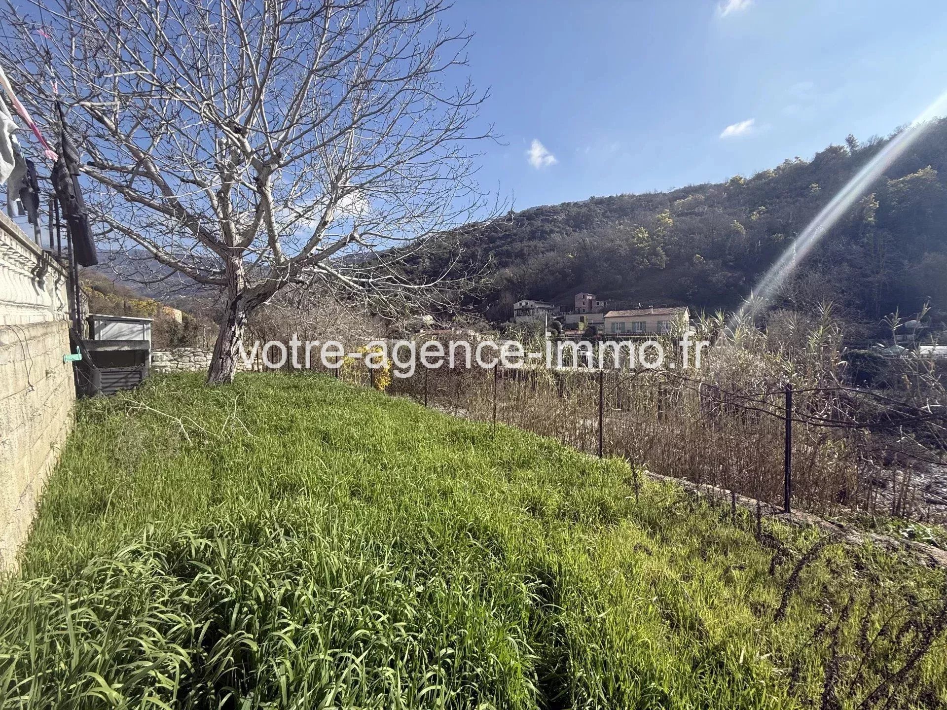 Contes, 3 pieces avec jardin et garage