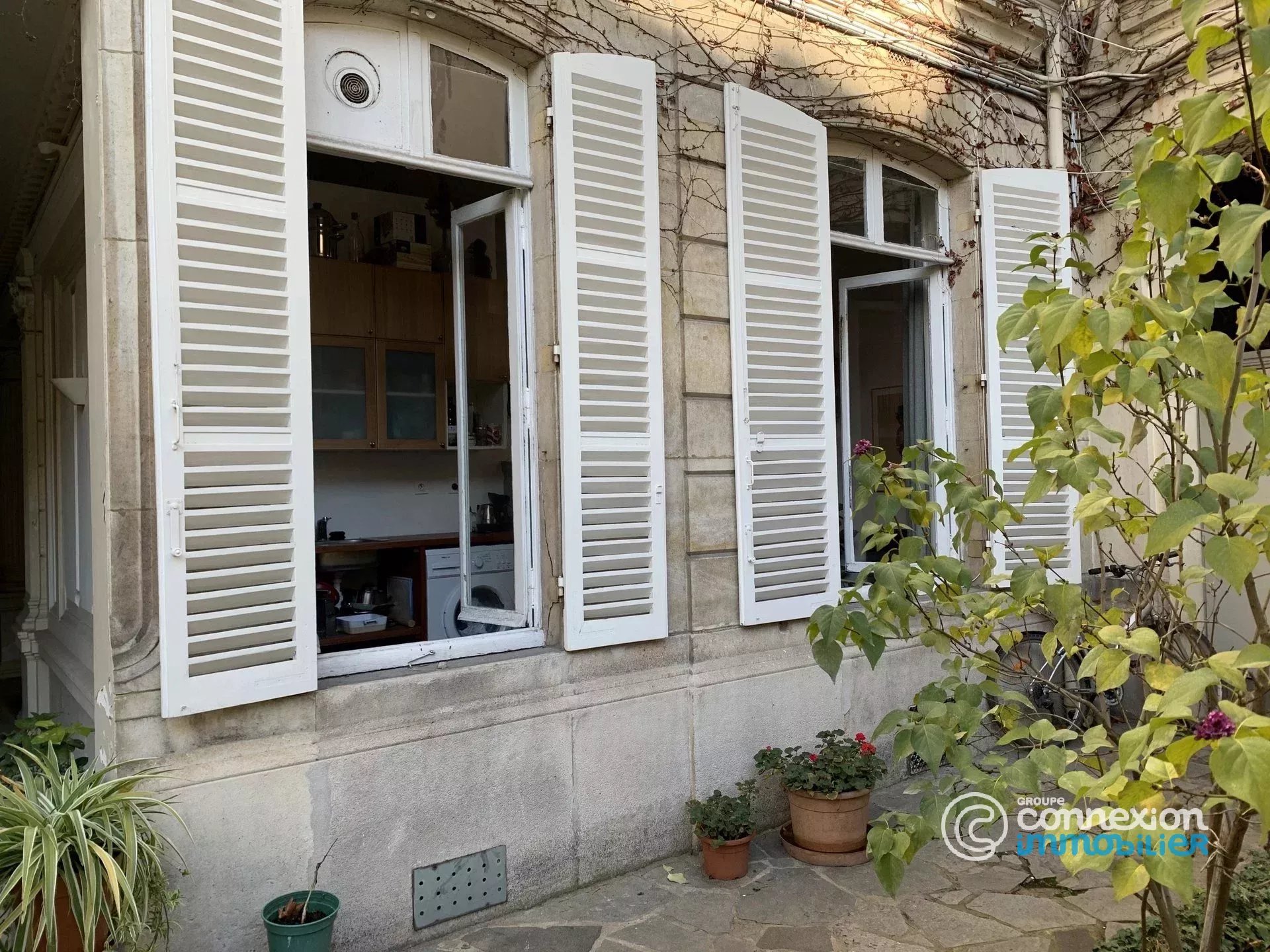 Beau studio sur cour arborée