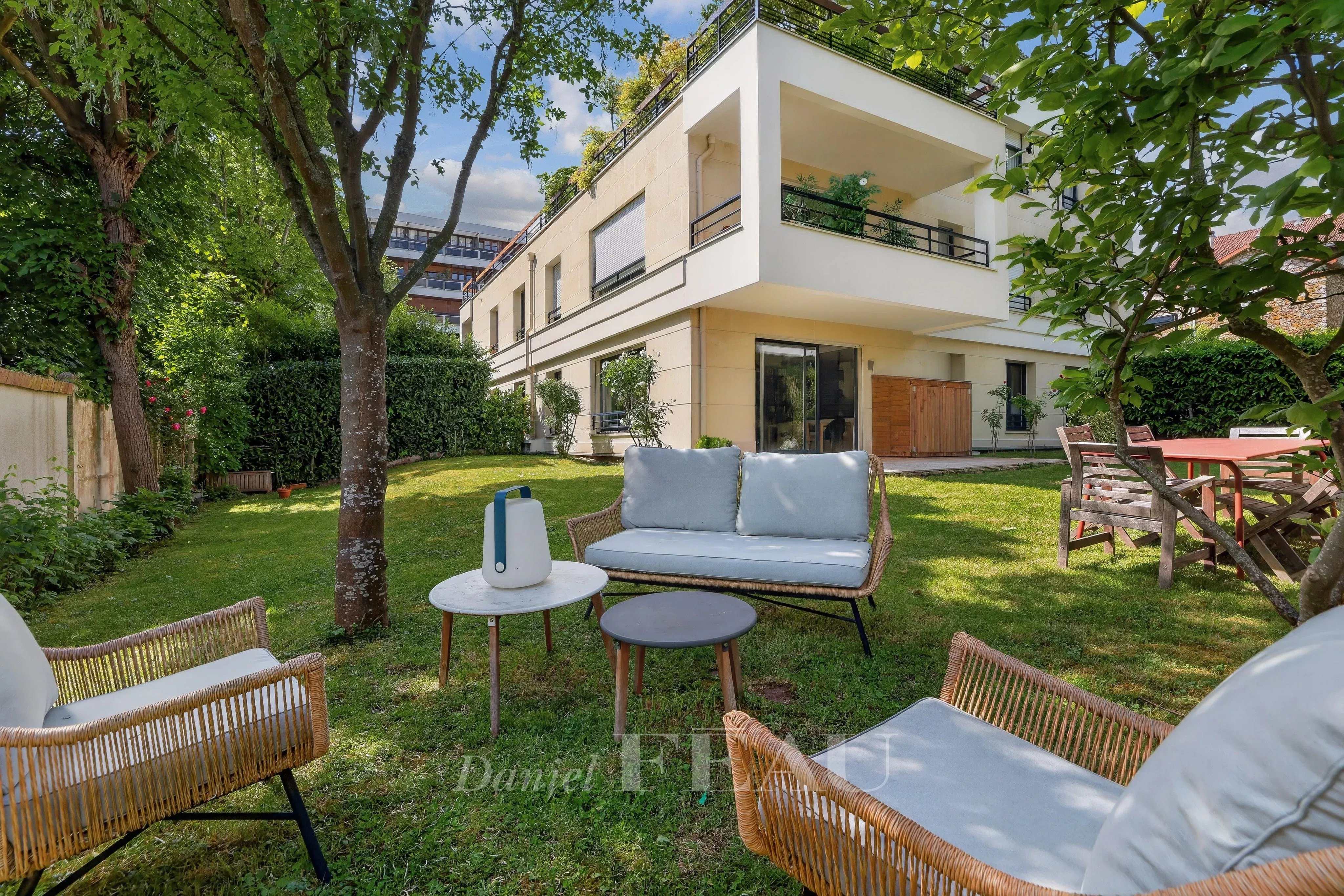 Saint-Cloud  - A 3-bed apartment with a leafy garden