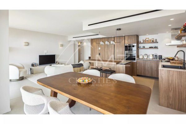 Contemporary corner apartment — photo 2