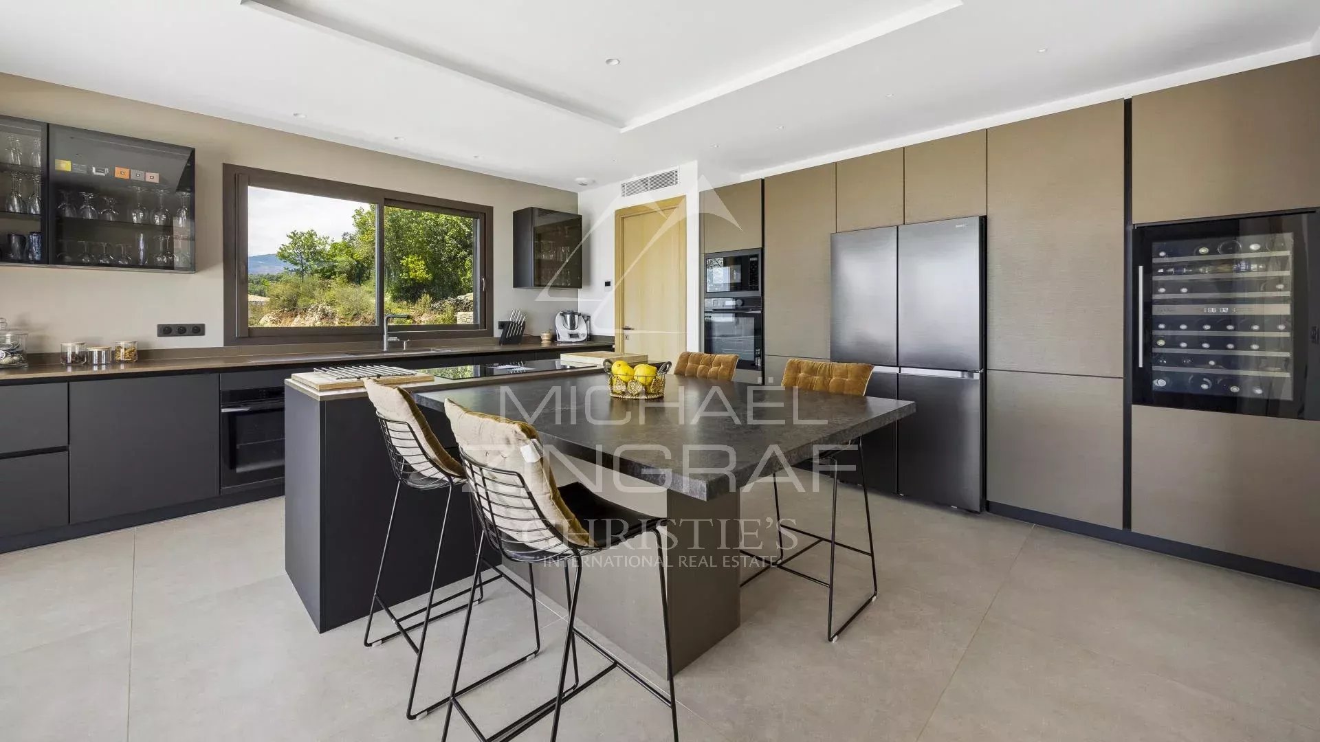 5 Bedroom Villa/Townhouse's Image 9