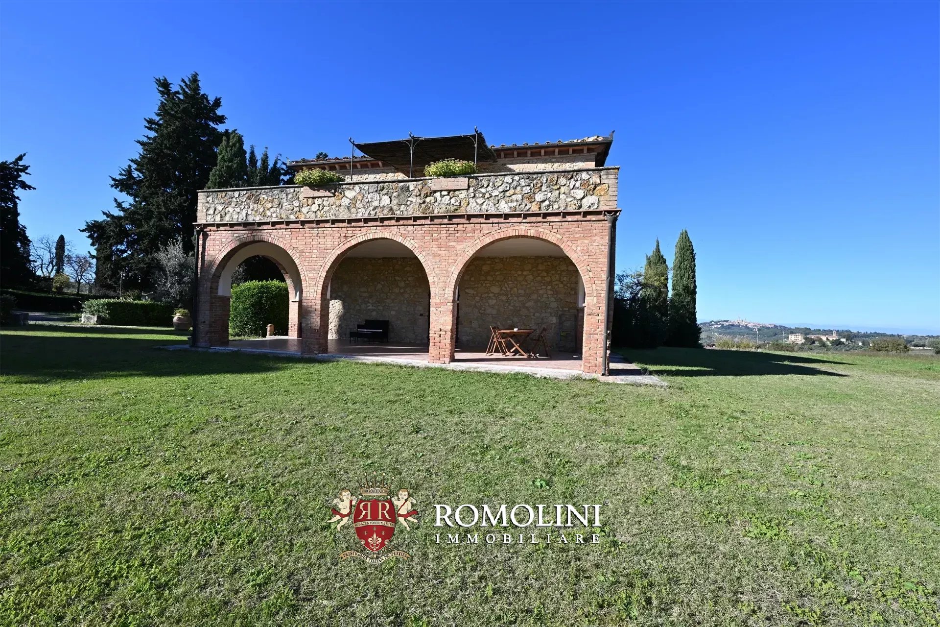 35 Bedroom Vineyard's Image 3